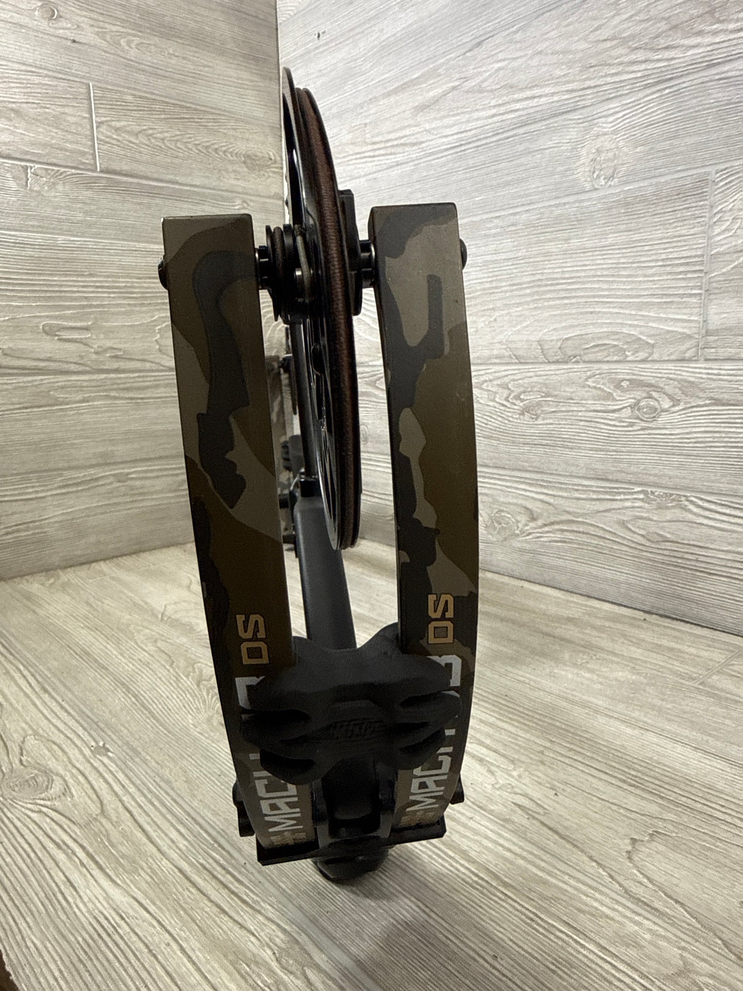 Used PSE Mach 33 DS ec2 25.5-31" 60-70lb Right Hand Black riser mossy oak limbs