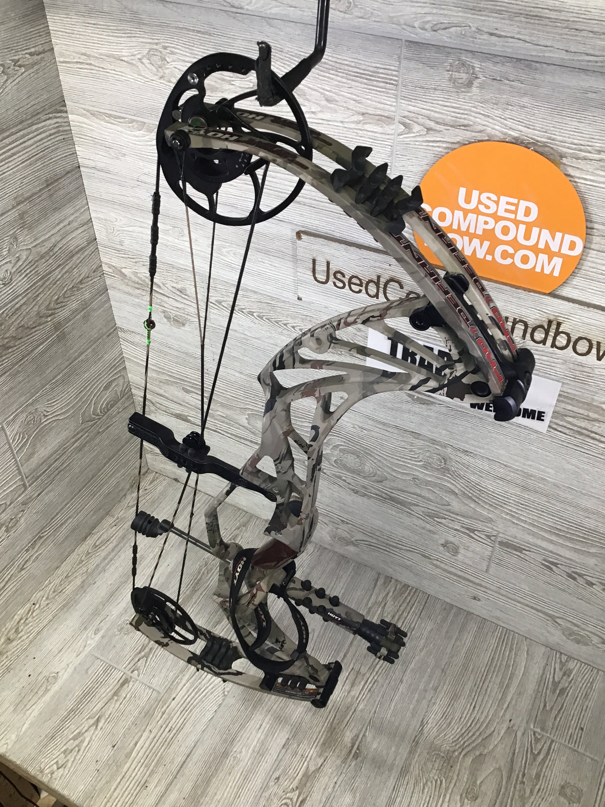 Hoyt Pro Defiant Right Handed 60-70# Realtree UA camo 28-30#