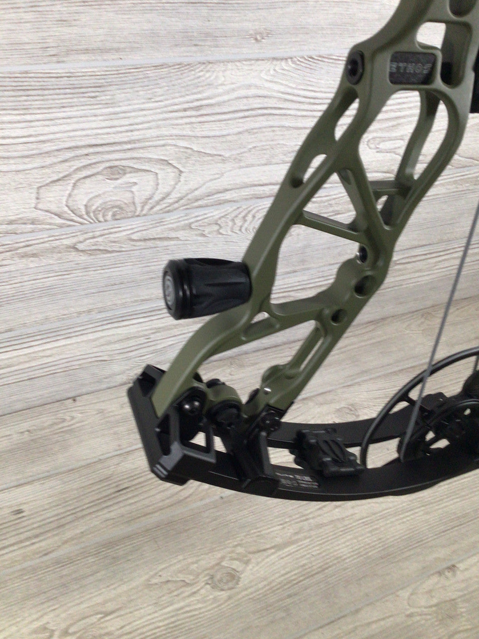 Elite Ethos Od Green RH 70# Bow