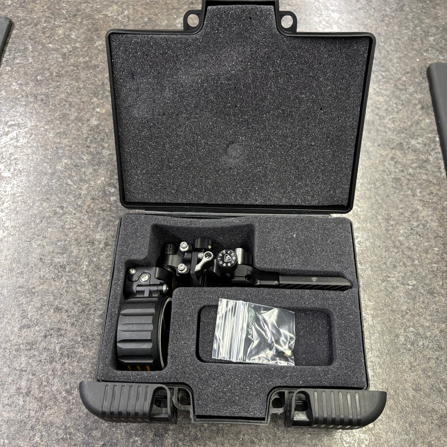 Used Axcel Bridge-Lock 5 Pin Sight RH