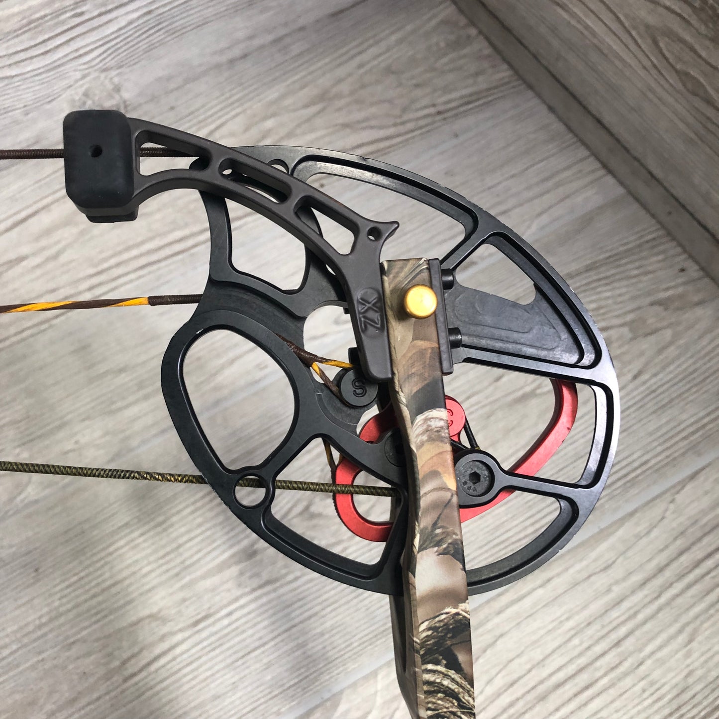 Used Mathews Z9 Right Handed 60-70lb 30" Bow Pkg