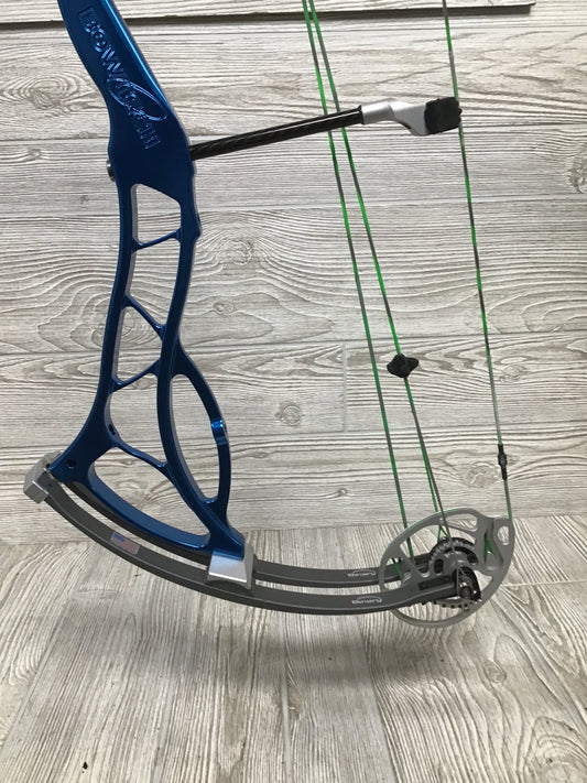 Used Bowtech Fanatic RH 50-60lb Blue Target bow (Read Description)