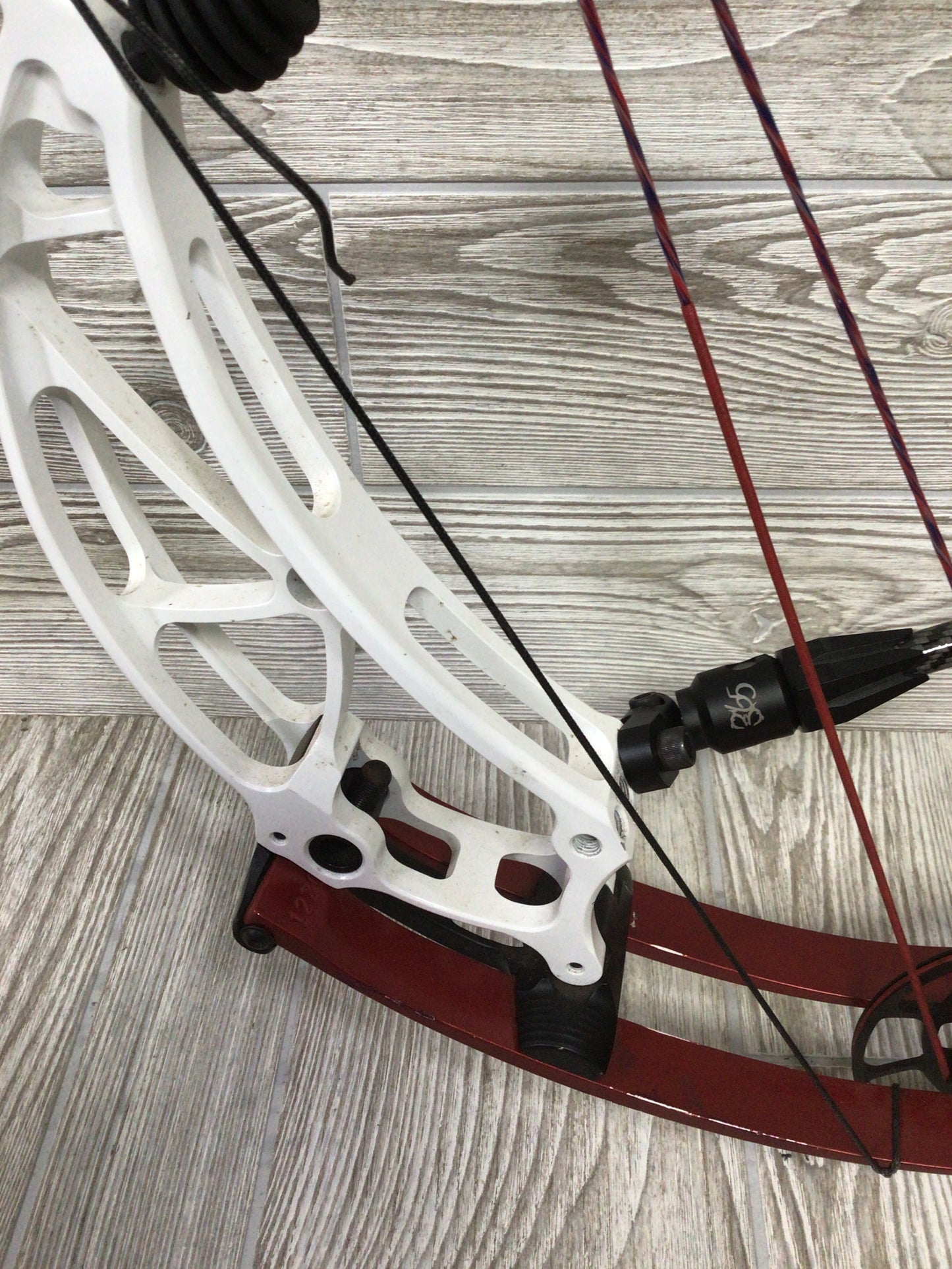 Used Bowtech Reckoning 38 Left Handed white/red limb Target bow