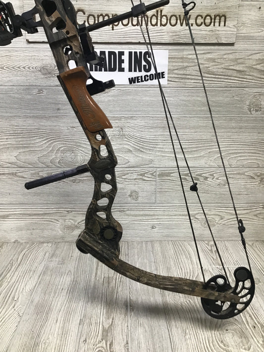 Used Mathews Q2 XL 28" 60lb Right Handed Bow PKG