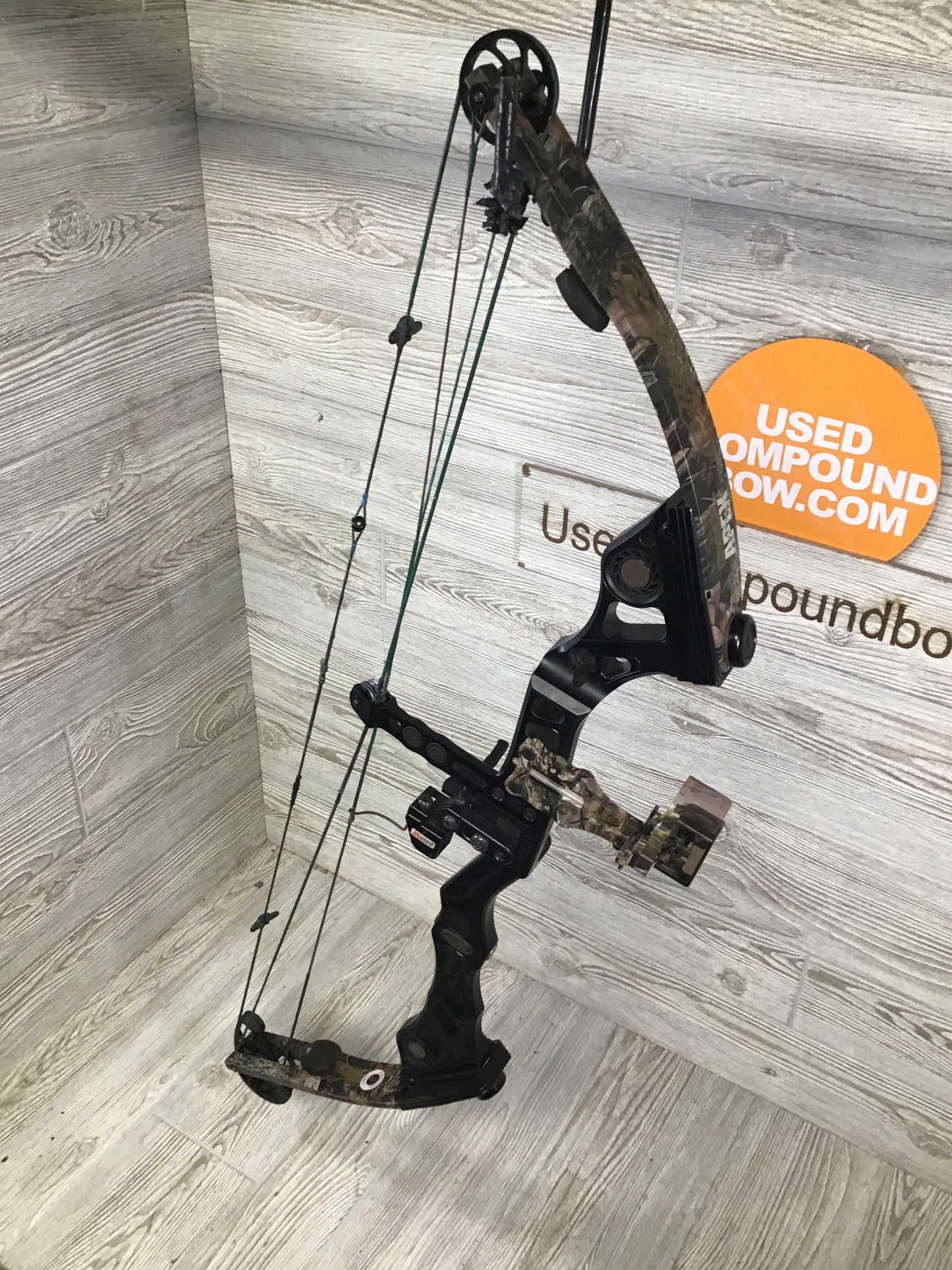 Used Mathews Apex 7 Right Handed Package 50-60# black riser/Realtree limbs