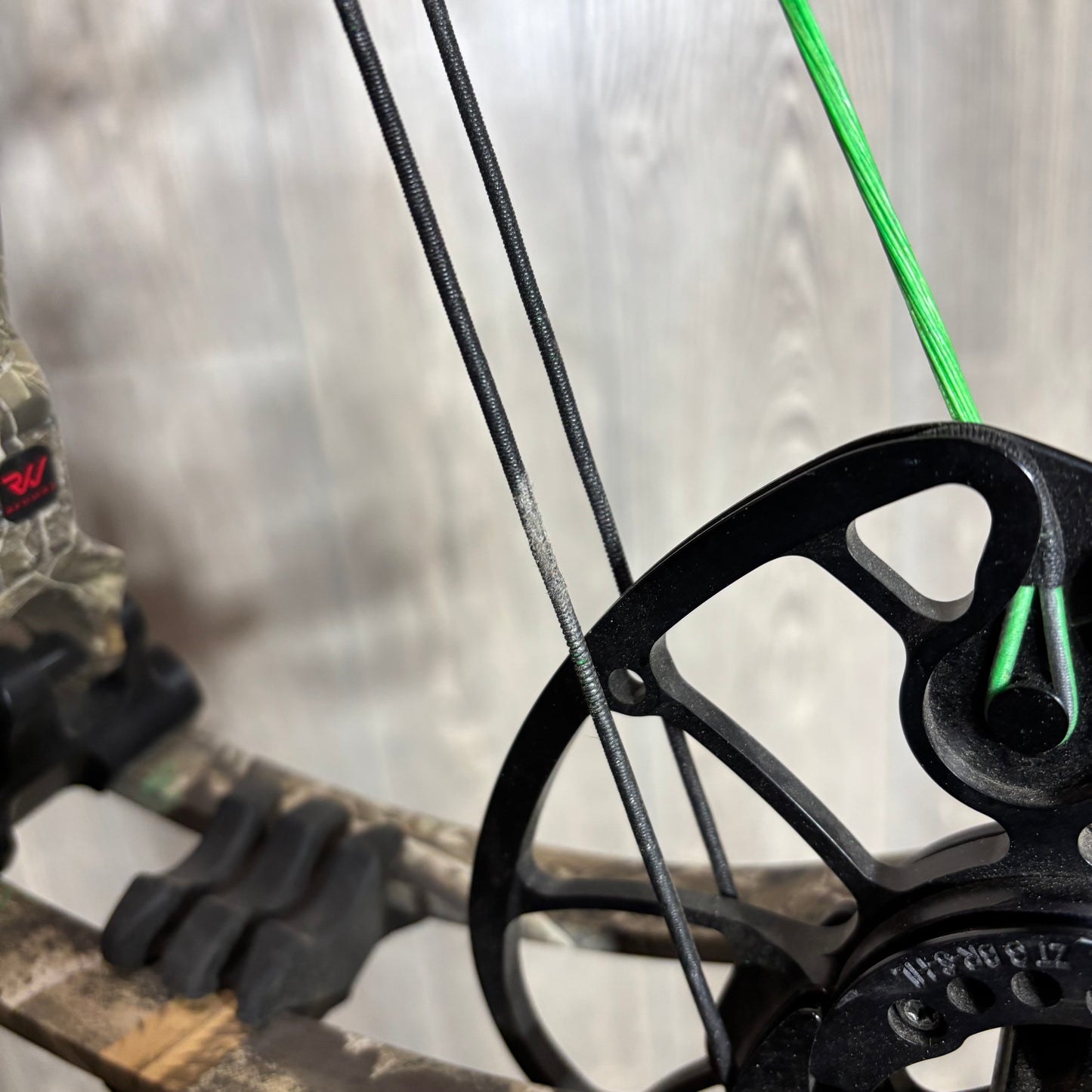 Used Hoyt Carbon RX-1 Ultra 28-31" 60-70lbs RH Realtree Edge with QAD Rest
