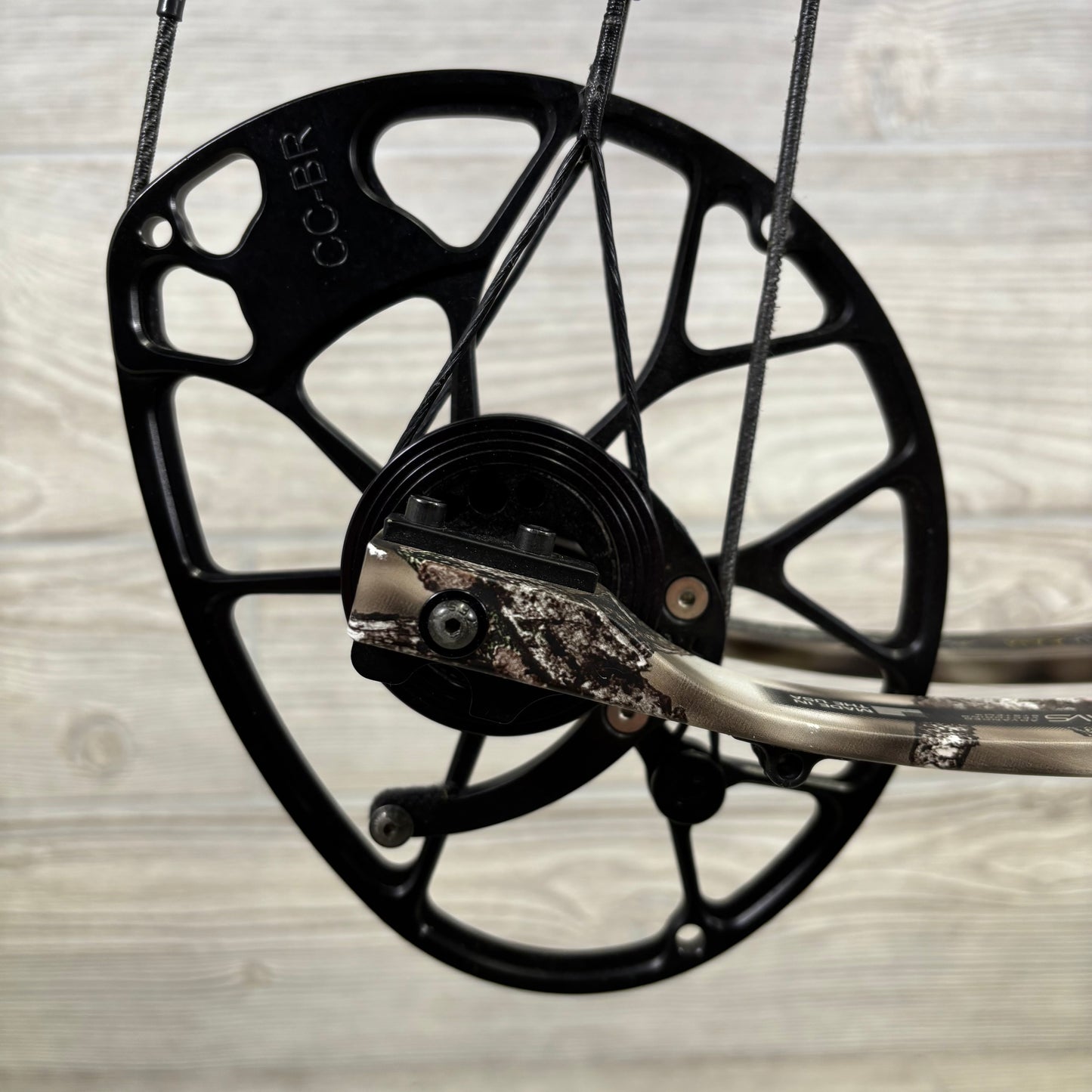 Used Mathews Halon 6 package Right Handed Camo 27.5"/70#