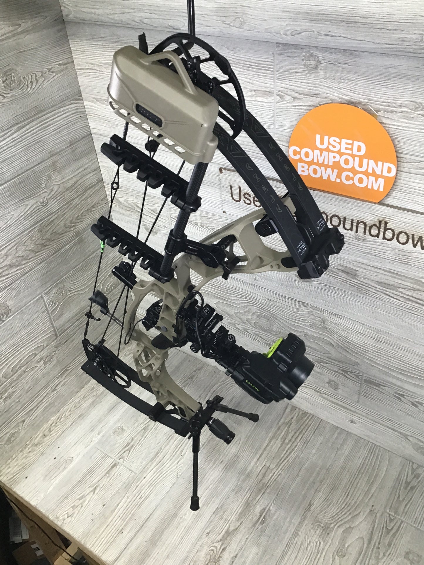 Hoyt ALPHA AX-3 29 Right Handed Sandstorm 60-70# LOADED with Garmin and Hoyt ACC