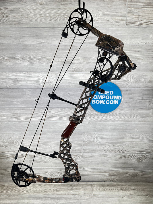 Used Mathews Heli-m rh lost camo 70# 28" with quiver