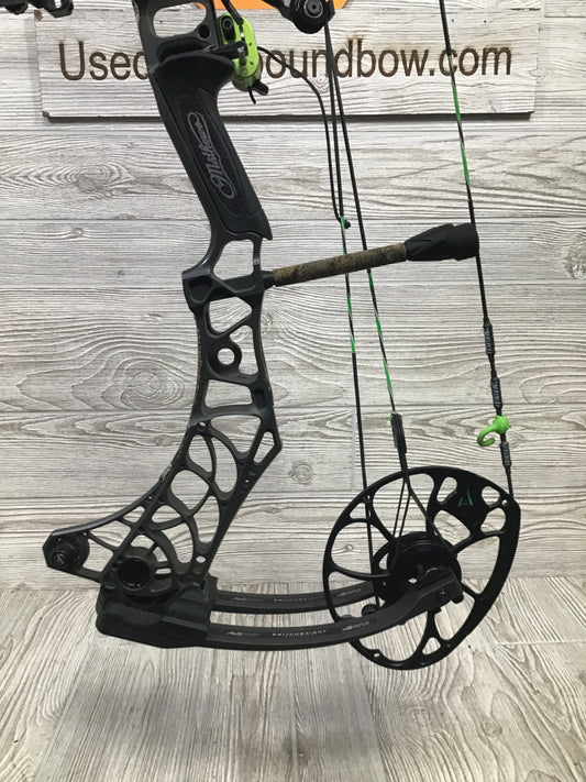 Used Mathews V3 31 Right Hand Stone Package 30"/75