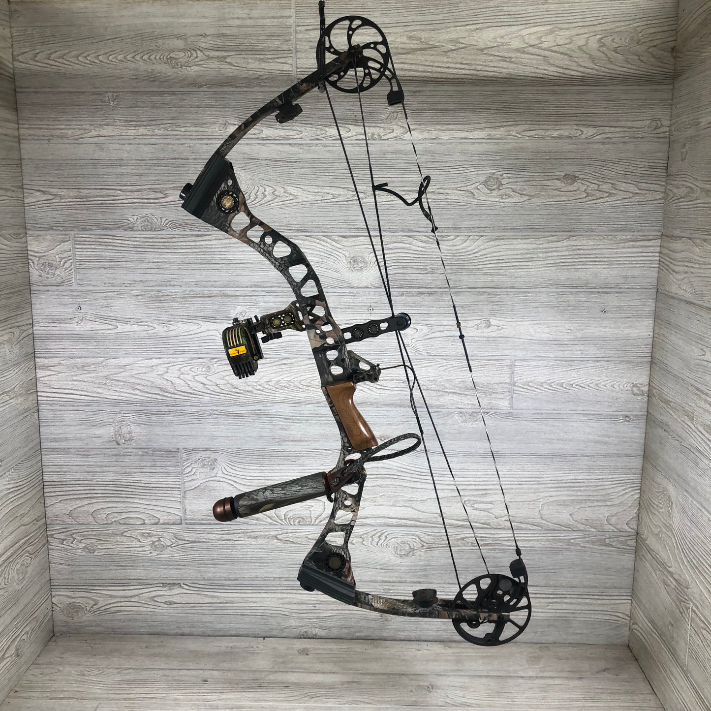 Mathews Switchback Right Handed 30" 60-70# Package USED