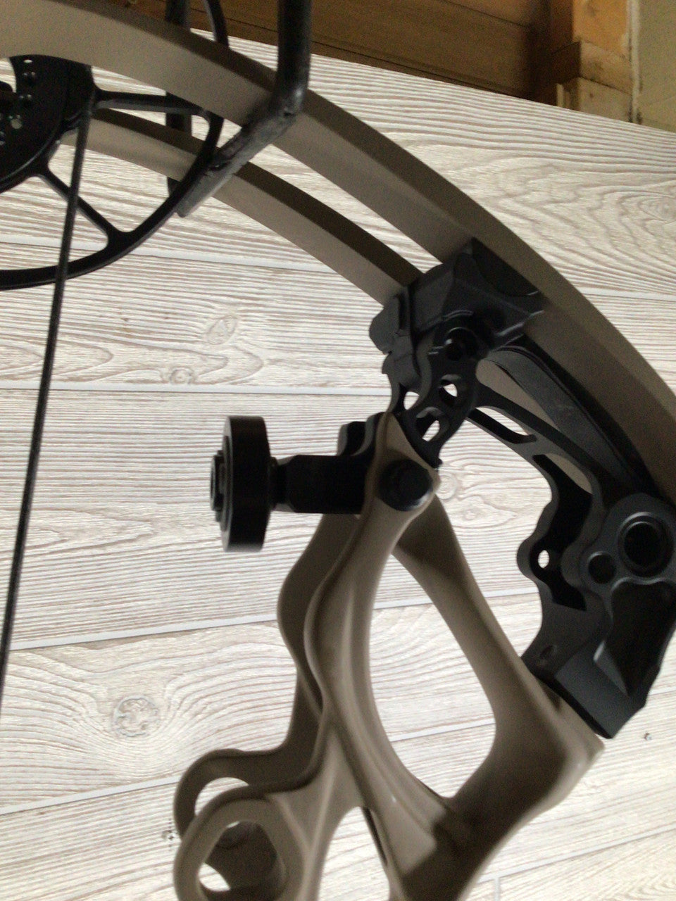 Bowtech Carbon One X 60-70# RH Flat Dark Earth