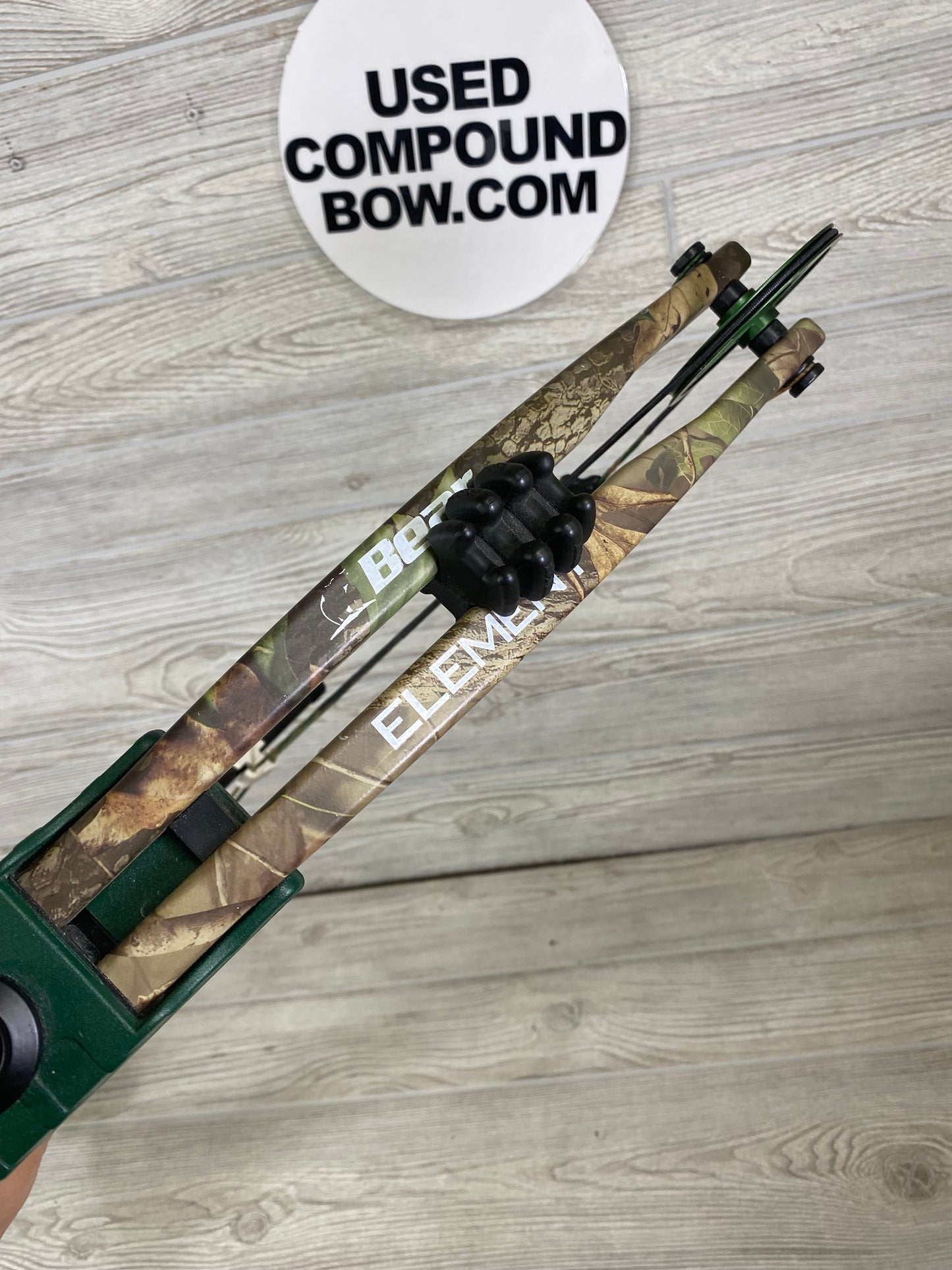 Bear Element RH 70# 29"