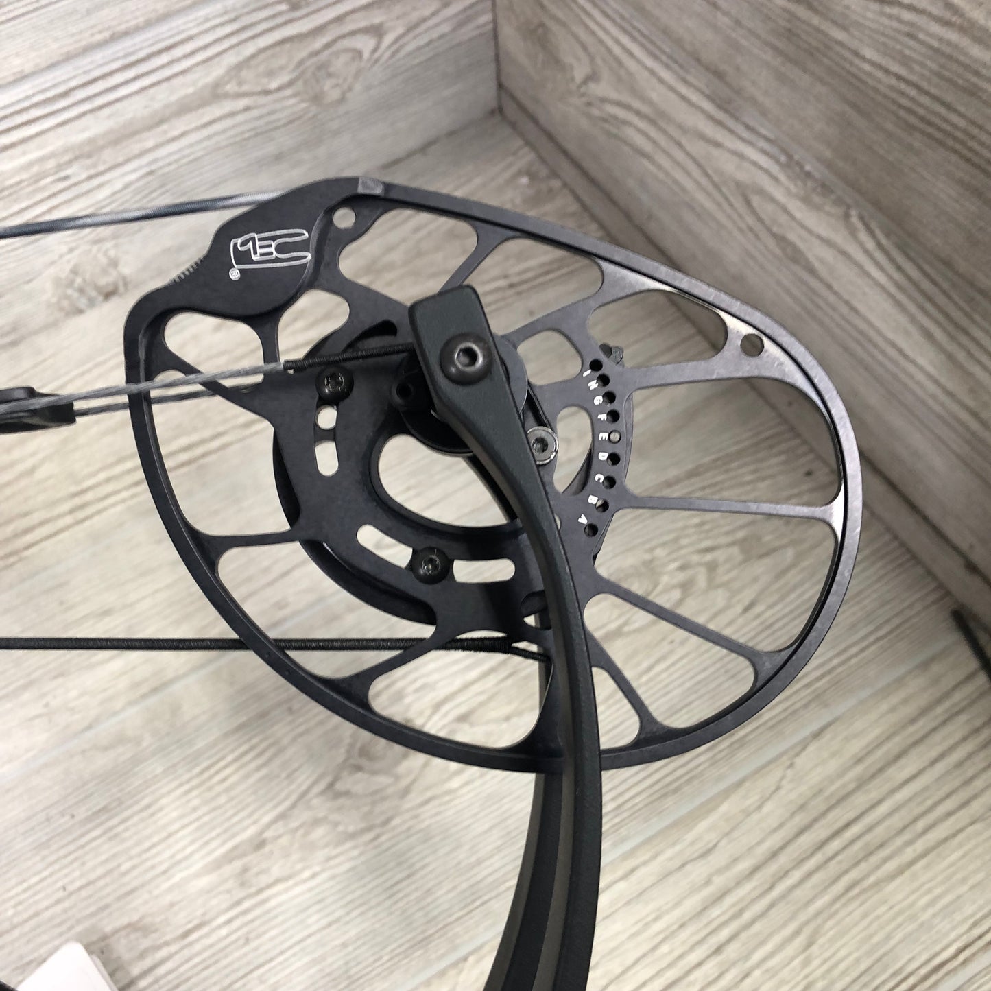 2024 PSE Nock 30 ES Right Hand Black 70lbs 27-31"
