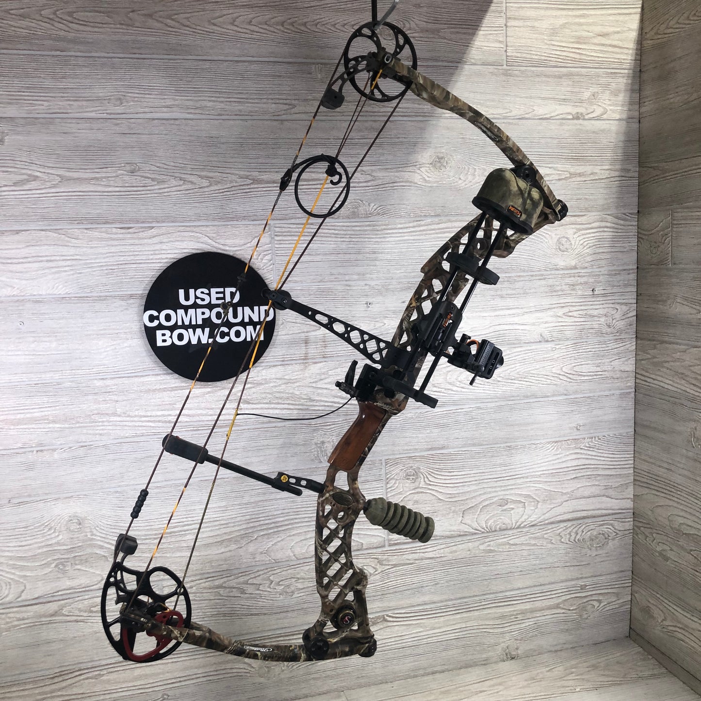 Used Mathews Z9 Right Handed 60-70lb 30" Bow Pkg