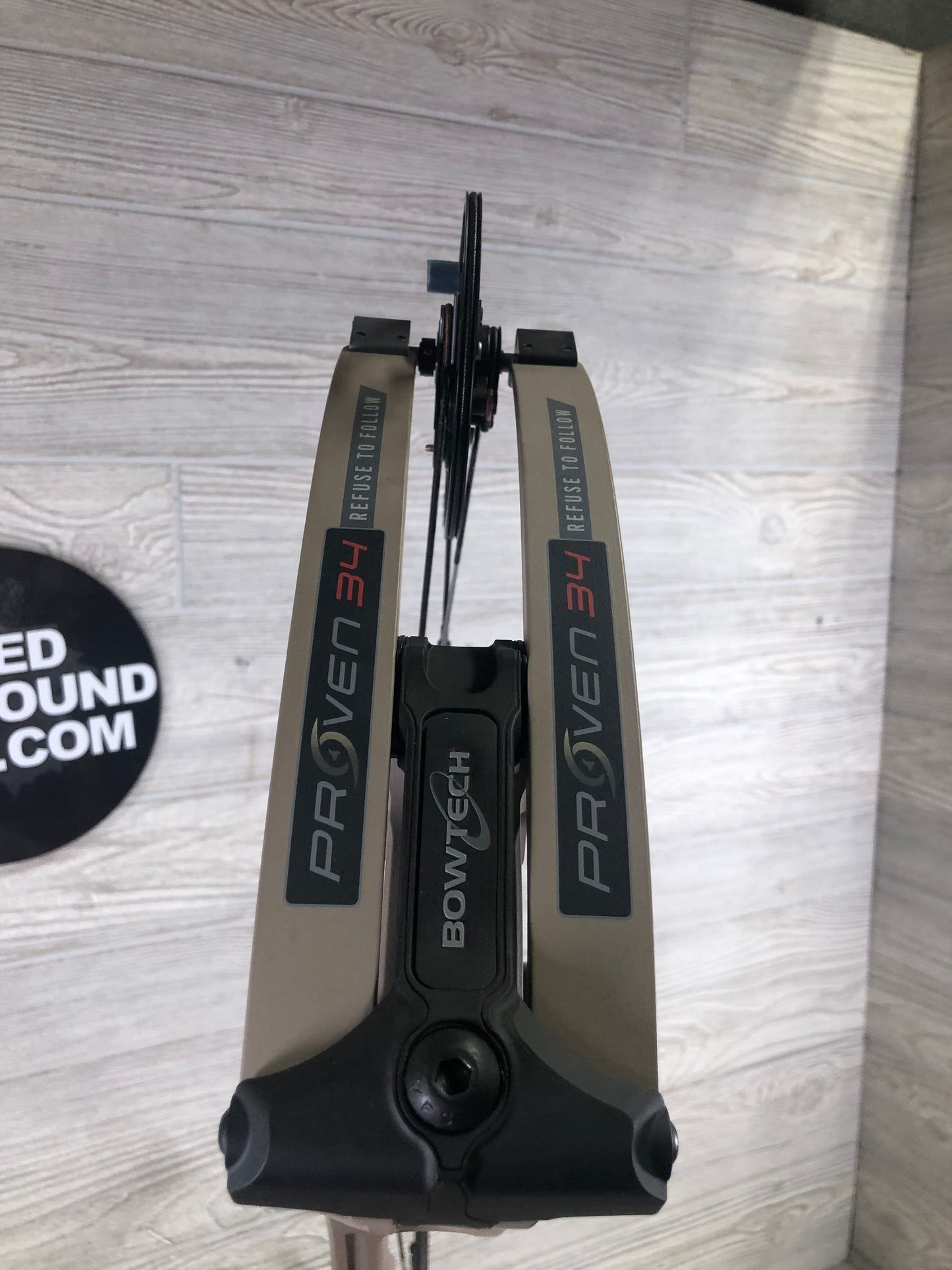 Bowtech Proven 34 Sandstone Medium Cam Right Handed 25-30" 60-70lbs