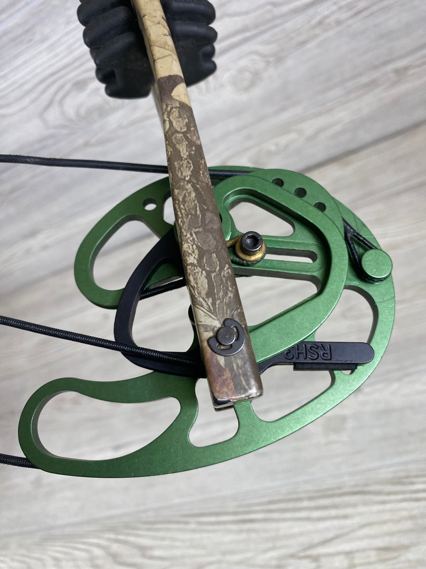 Bear Element RH 70# 29"