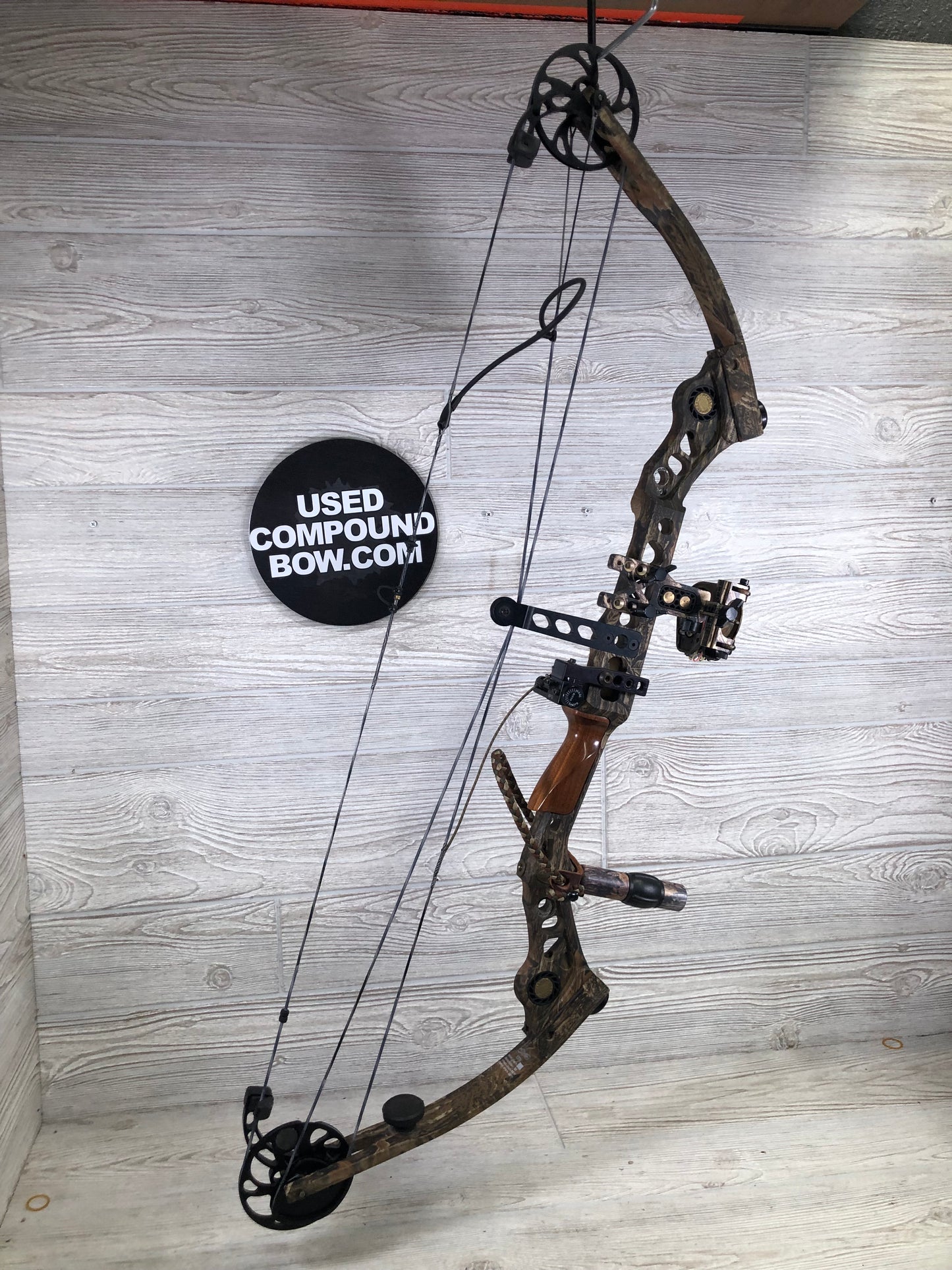 Used Mathews Icon RH 29" 50-60lb Bow Package