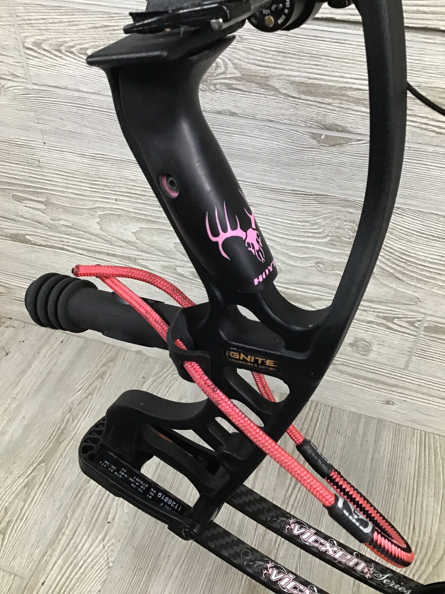 Used Hoyt Ignite Limited/Collectors Edition Vicxen RH RTH Package