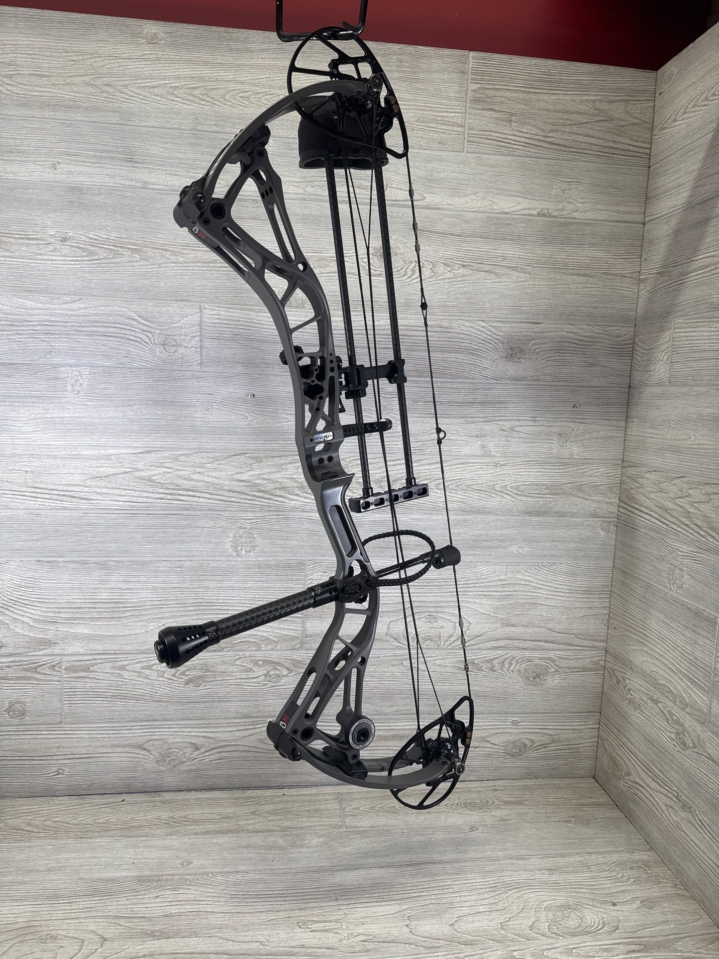 Bowtech SR6 30" 70lb RH Gray Bow Pkg