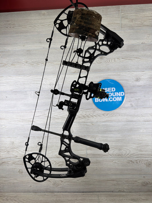 Used Mathews Triax 28.5" 70lb Black Bow Pkg