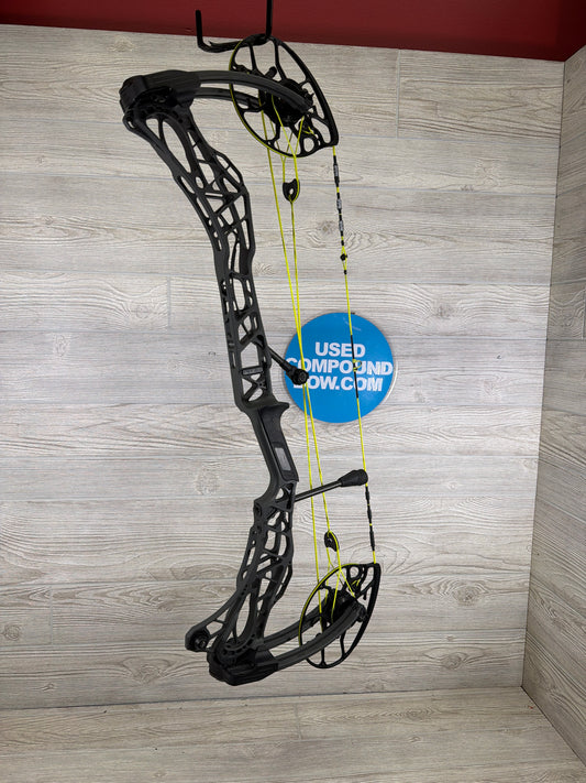 Used Mathews LIFT RS 28" 70lb Right Hand Shale Bow