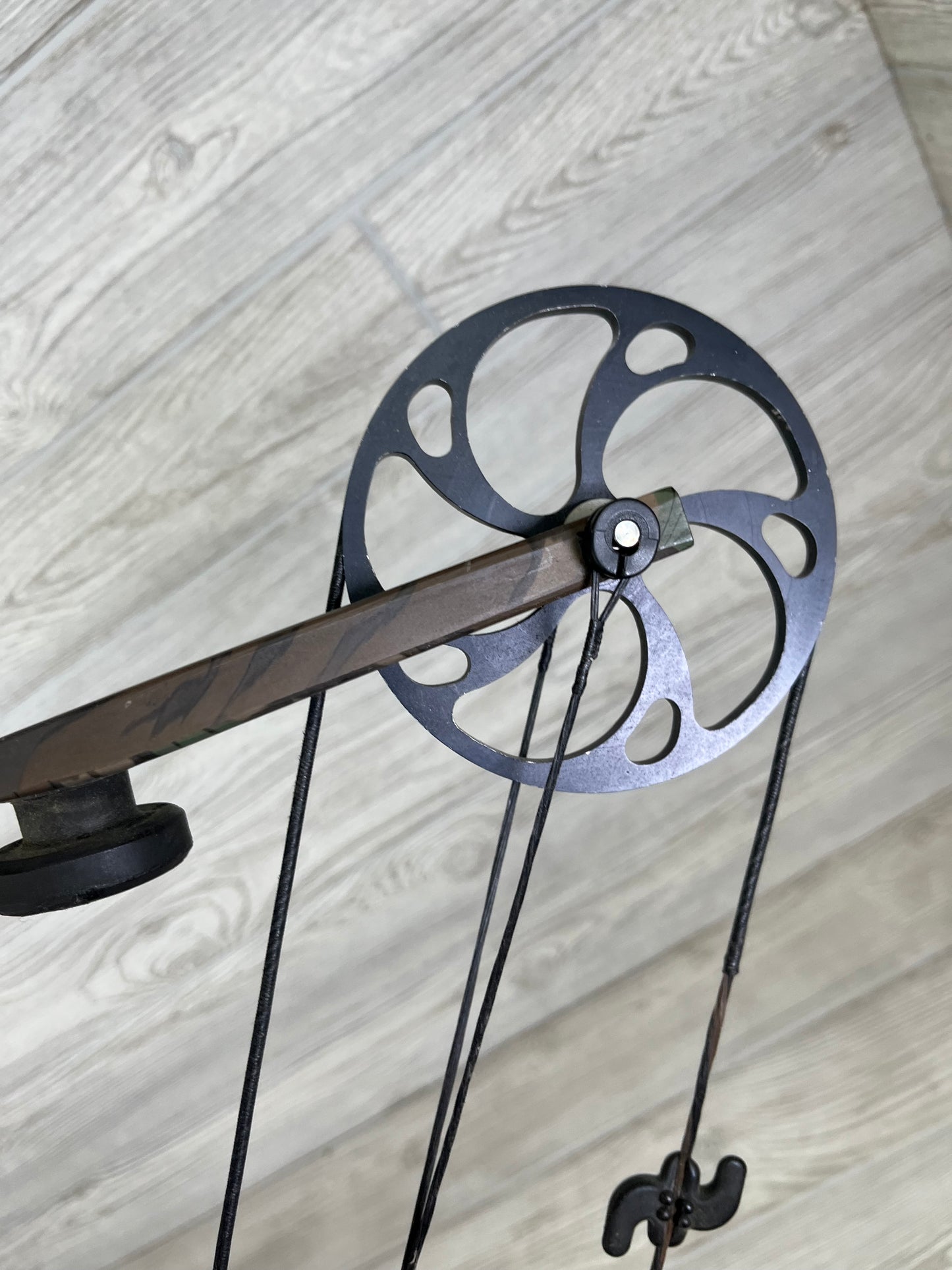 Used Mathews MQ1 30" 70lb Left Handed Bow