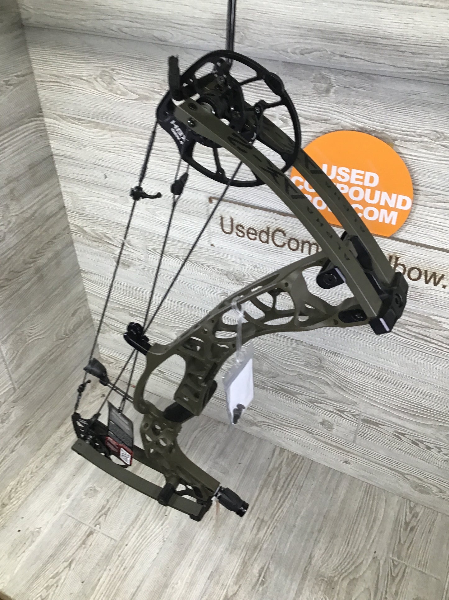 NEW Hoyt Alpha AX-2 29 Right Handed Wilderness Green 60-70#/25-30"