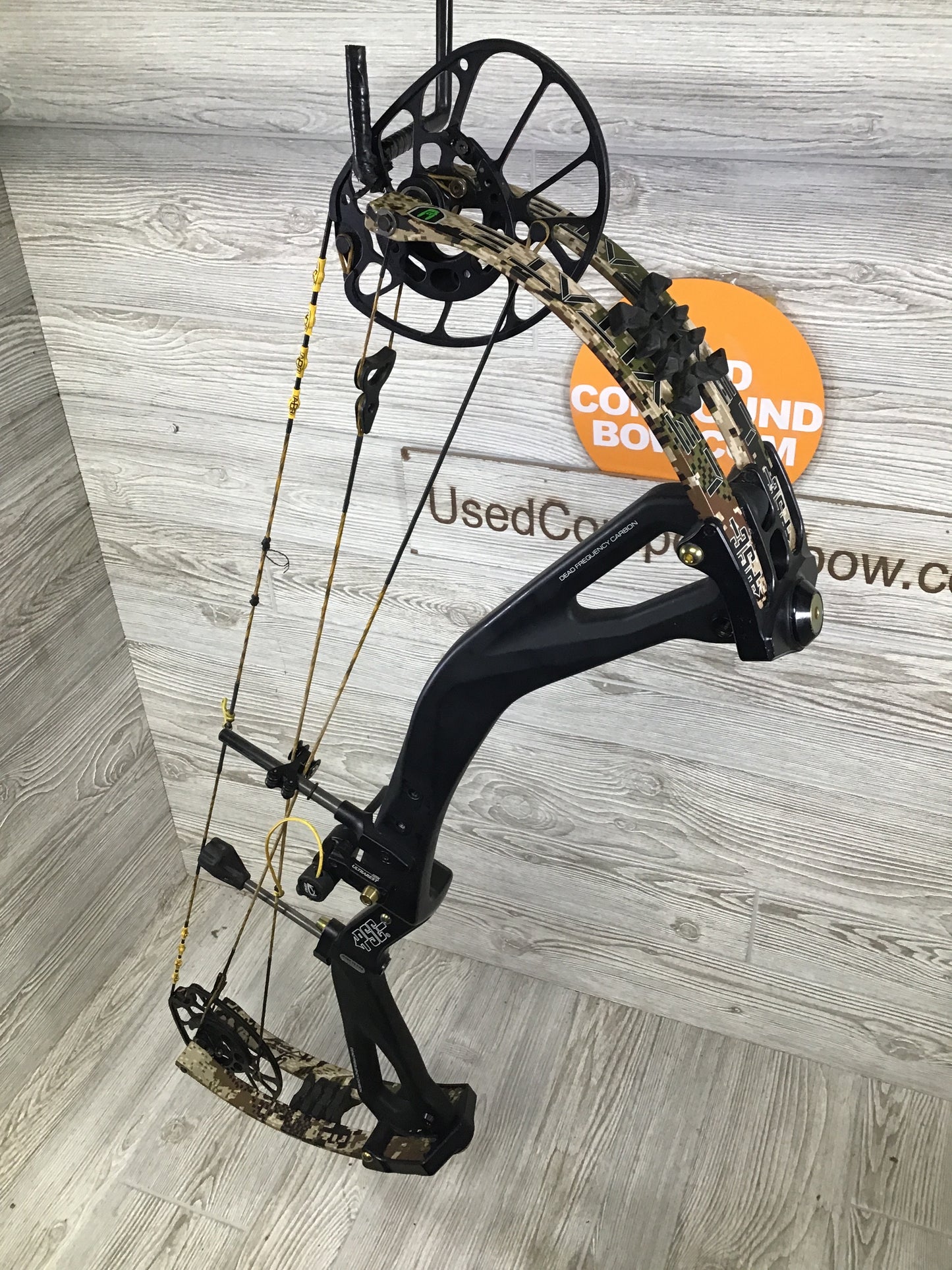 PSE Carbon Levitate Right Hand E2 Cam Black Riser/Subalpine limbs 60-70#