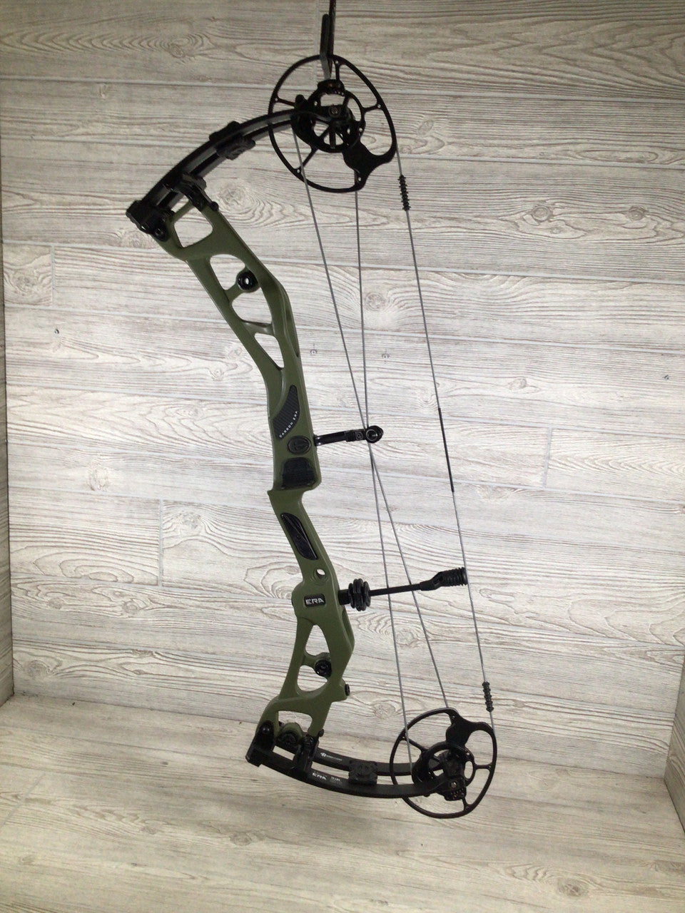 2023 Elite Era Carbon Right Handed Outdoor Green