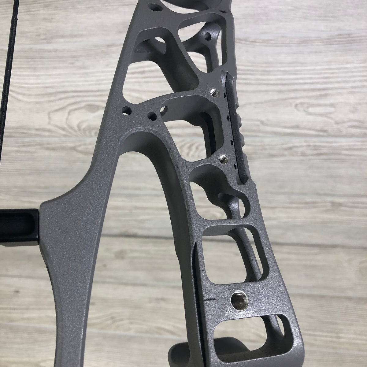 Used Hoyt Alpha AX-2 29 Tombstone RH 60-70# 29.5"