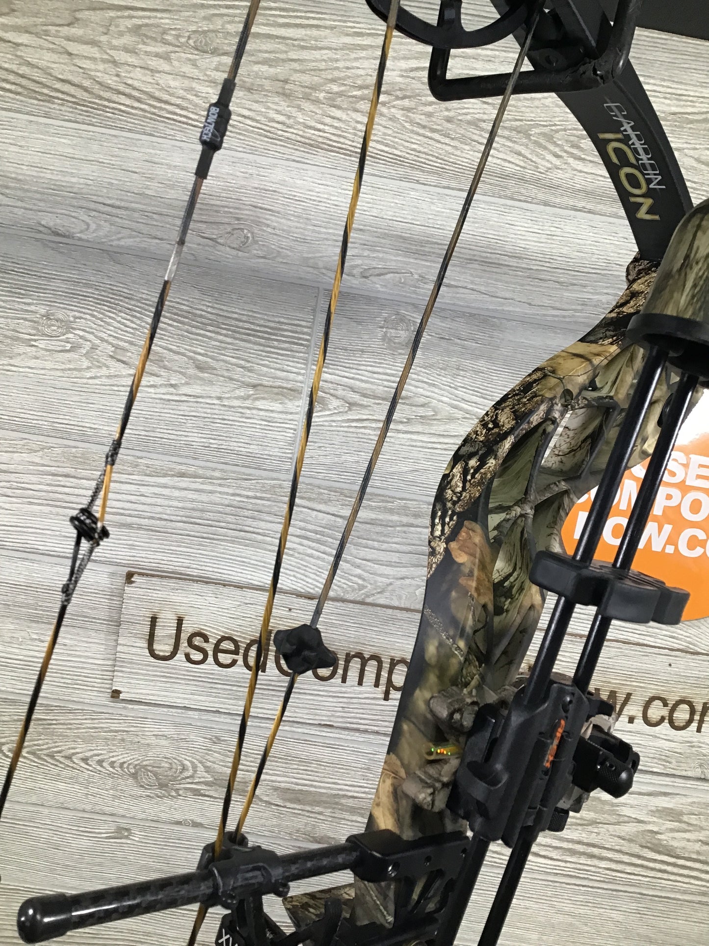 Bowtech Carbon Icon Right Handed 40-50lbs Camo Bow Package