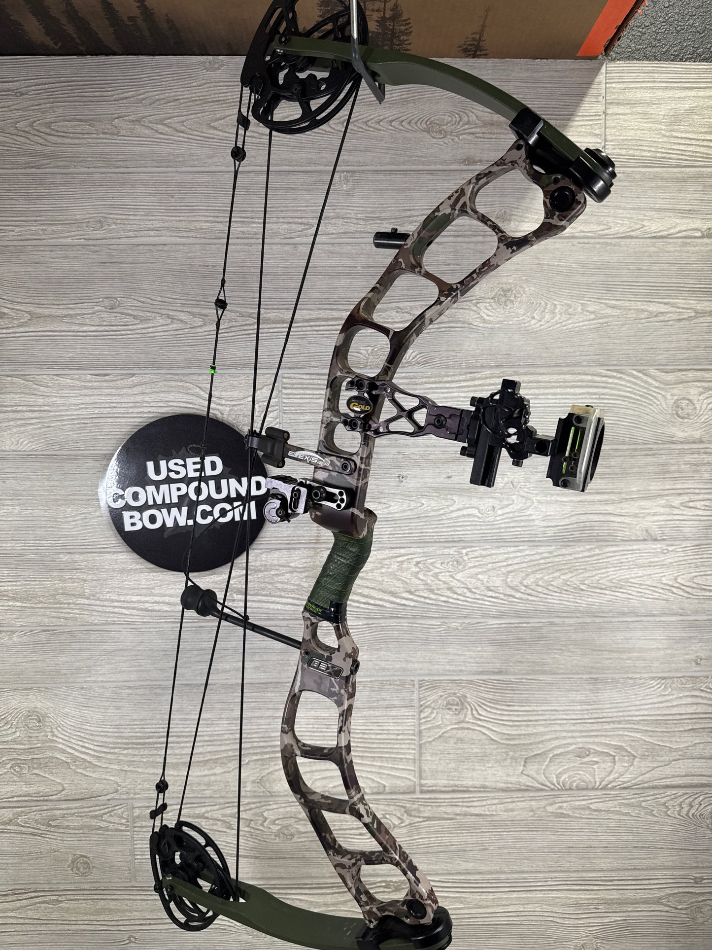 Used Prime Centergy 60-70# 28.5" Right Handed Camo/ Green Limb package