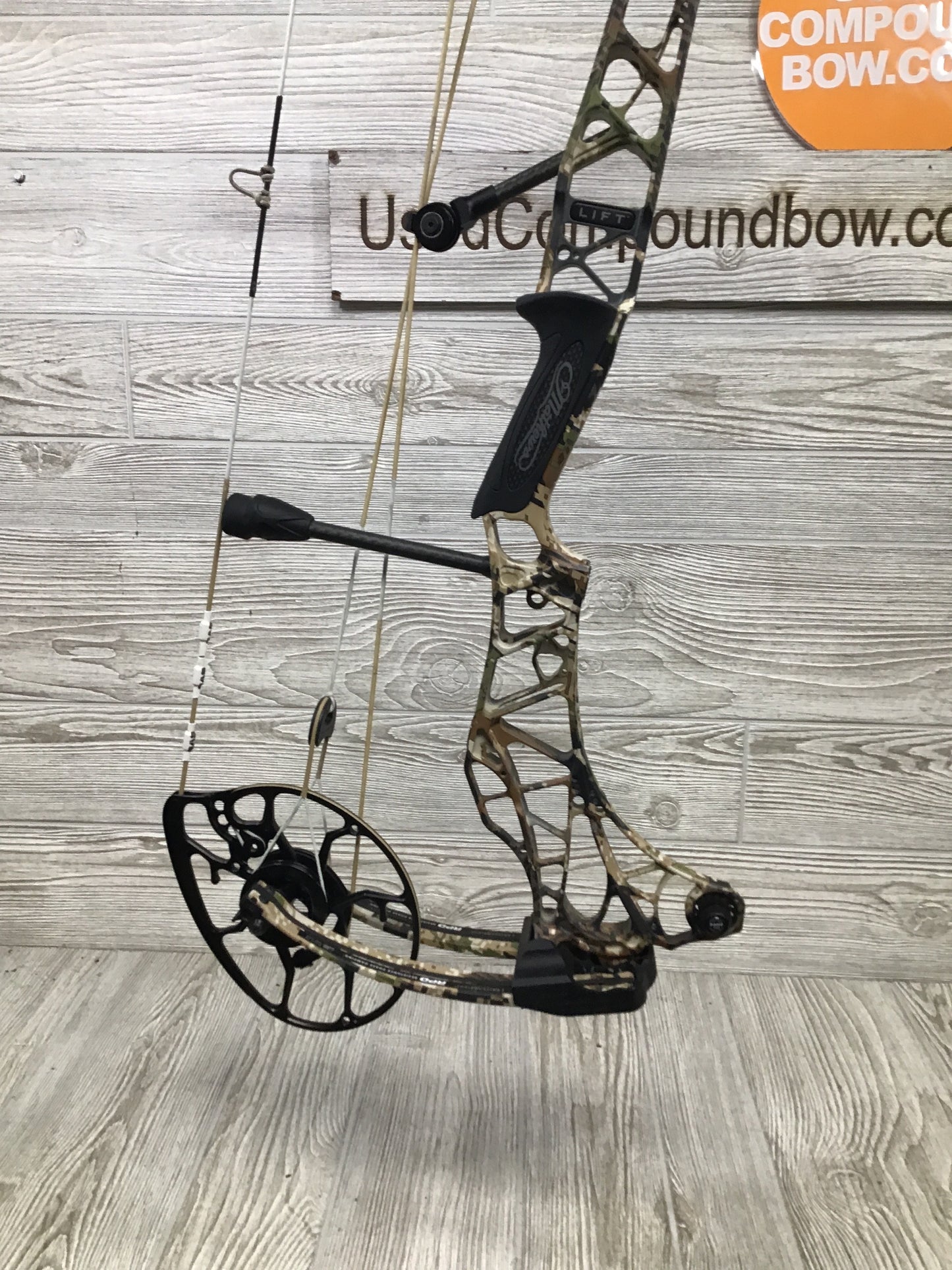 Used Mathews Lift 29.5 Left Handed Subalpine 29/70