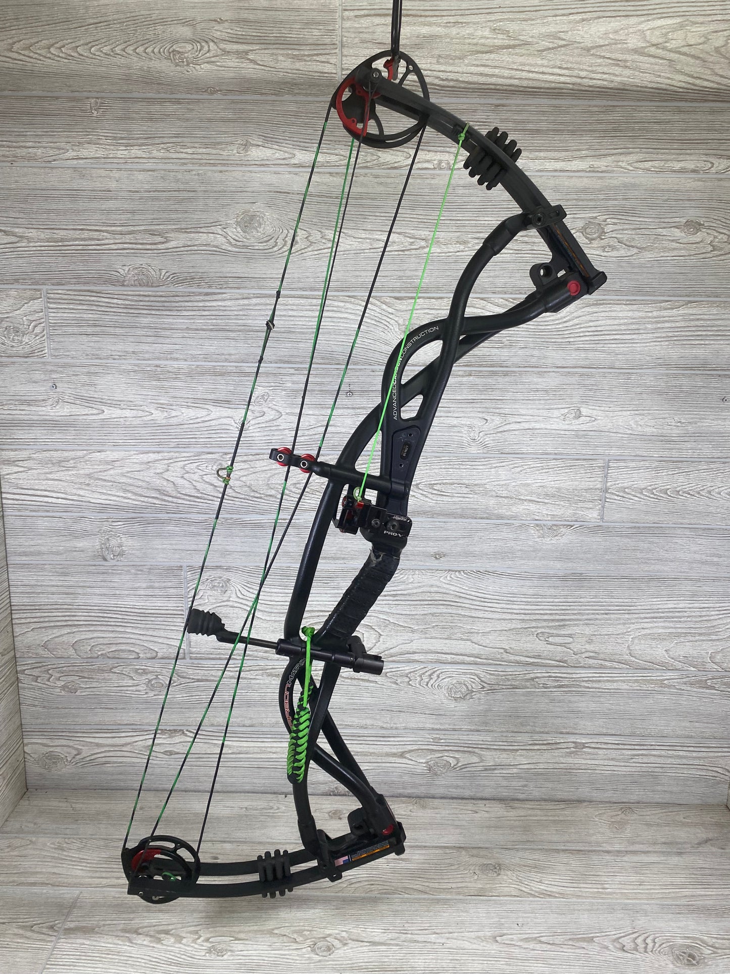 Used Hoyt Carbon Matrix #2 RKT 28.5" 60-70#