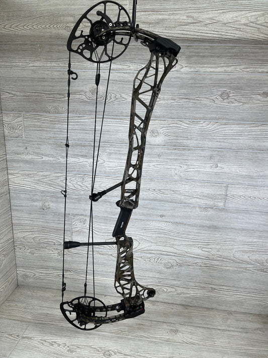 Used Mathews Lift X 33 Mossy Oak Bottomlands RH-70-28.5