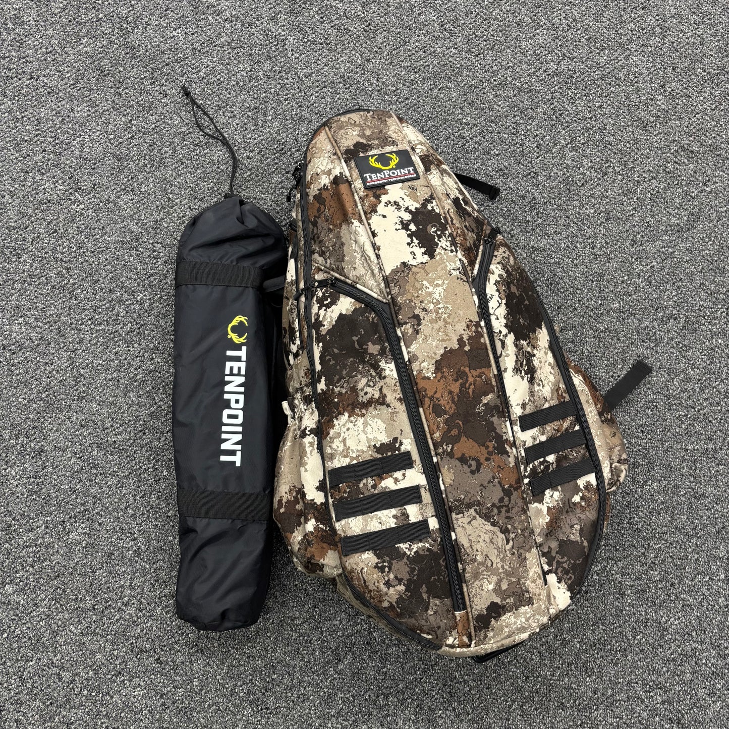 Used Tenpoint Flatline 460 Crossbow Package with Halo Soft Case and Axis Tripod