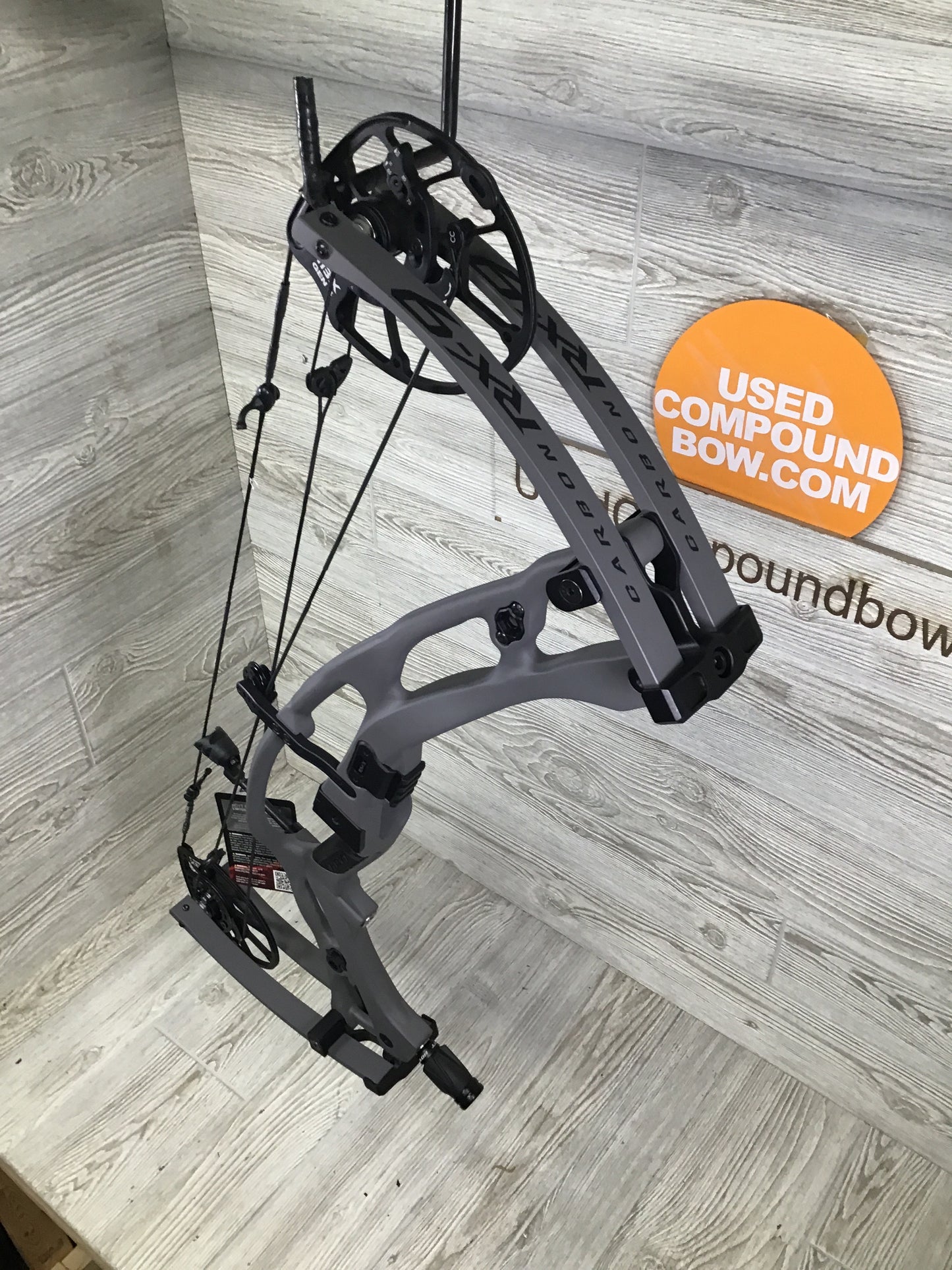 New Hoyt RX-9 Right Handed 29" 60-70# Tombstone