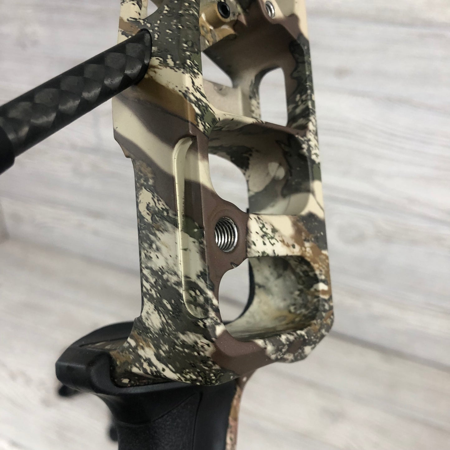 Used Mathews Phase4 29 RH Hand First Lite Camo with matching quiver