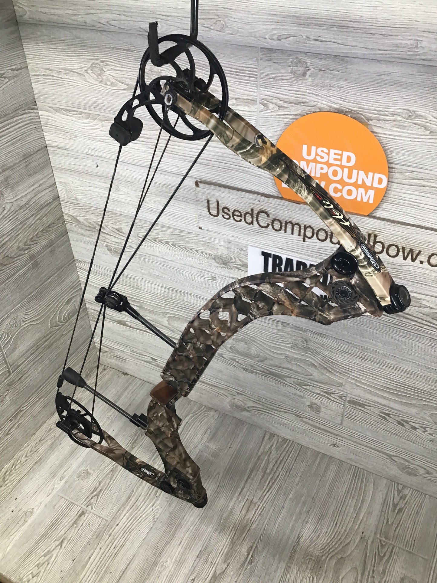 Used Mathews Heli-M 27.5/70# Right Handed (new Strings)