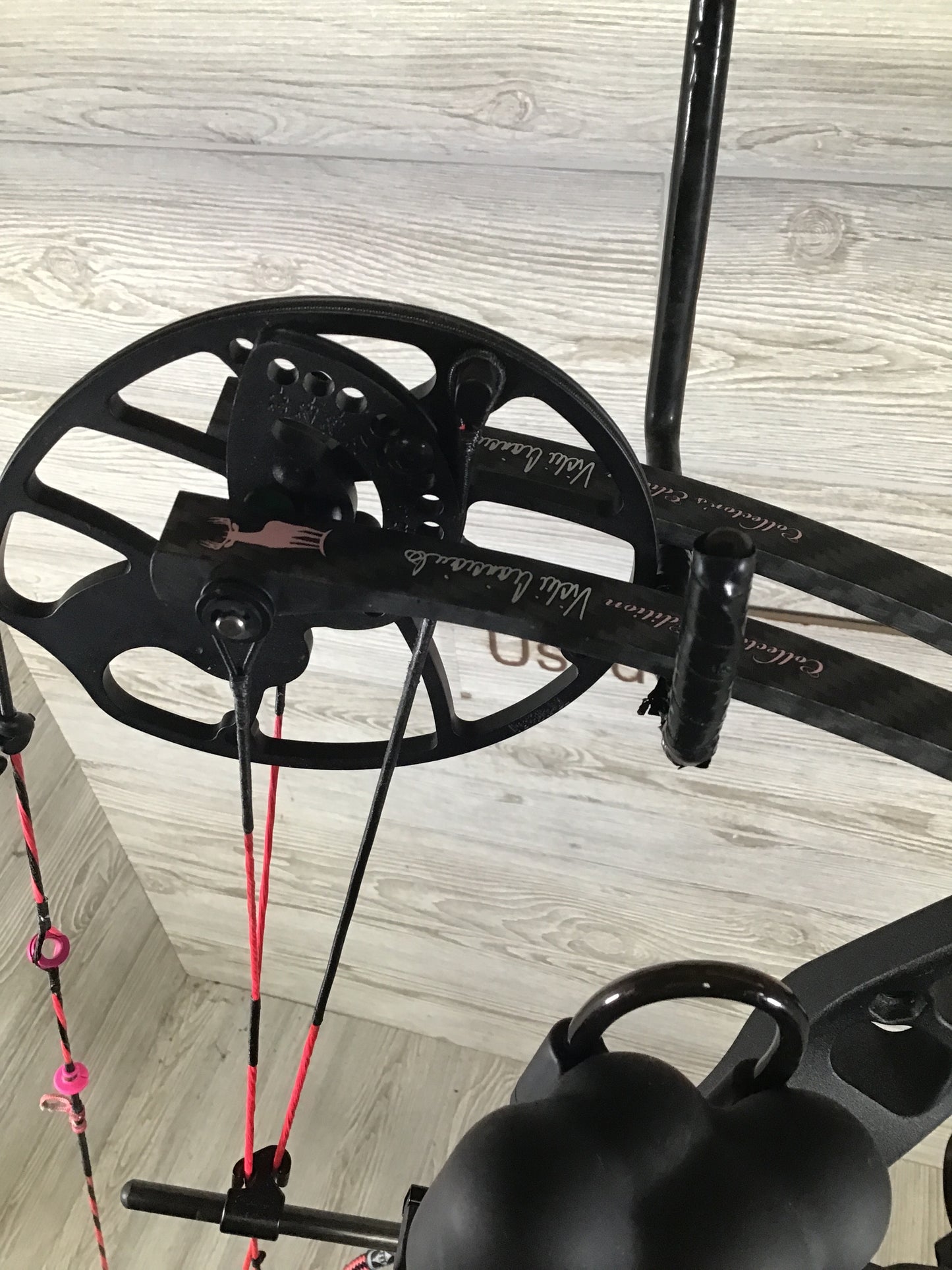 Used Hoyt Ignite Limited/Collectors Edition Vicxen RH RTH Package