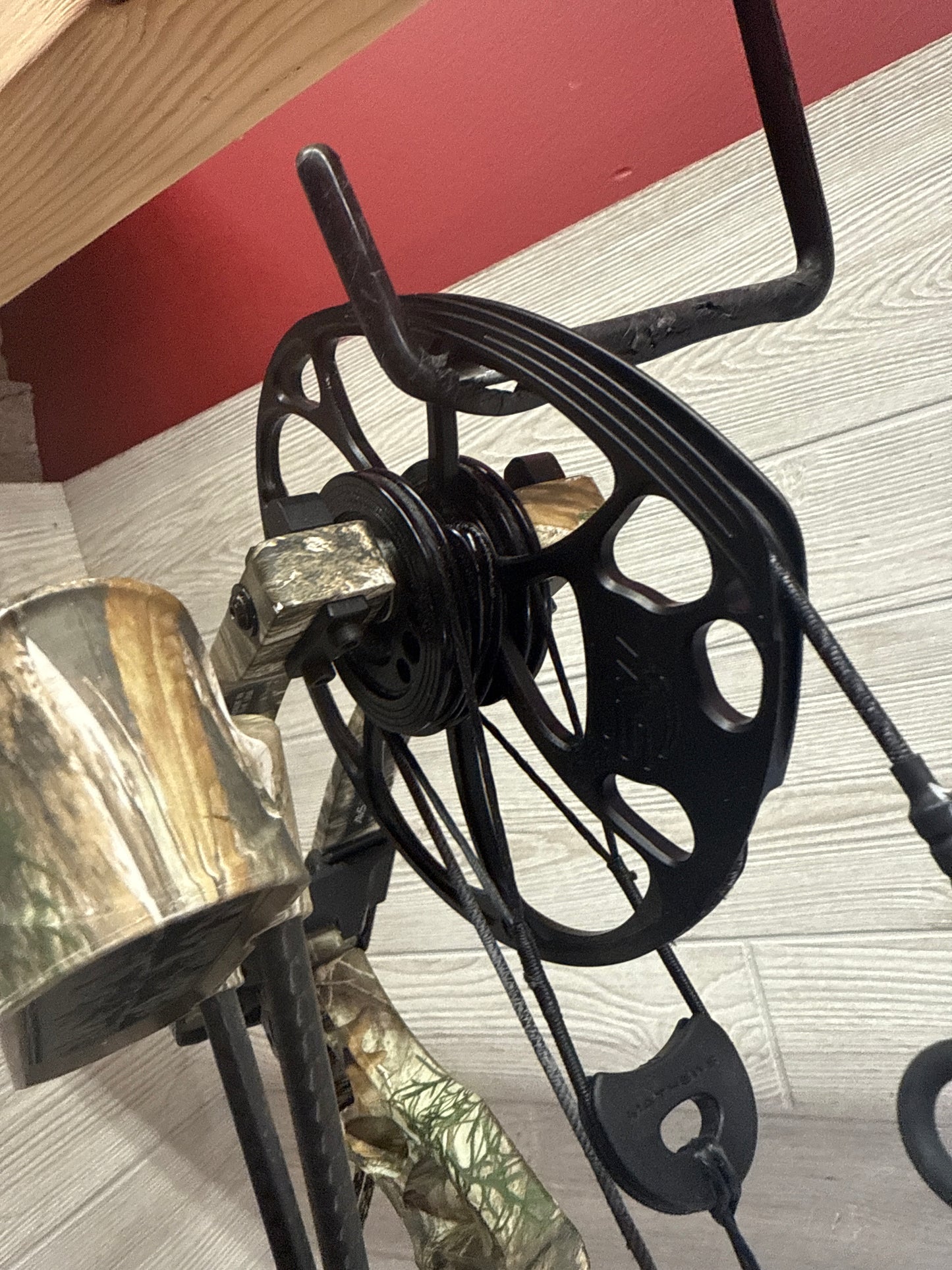 Used Mathews Vertix 30.5" 70lb Left Hand Realtree Edge LOADED Bow Pkg