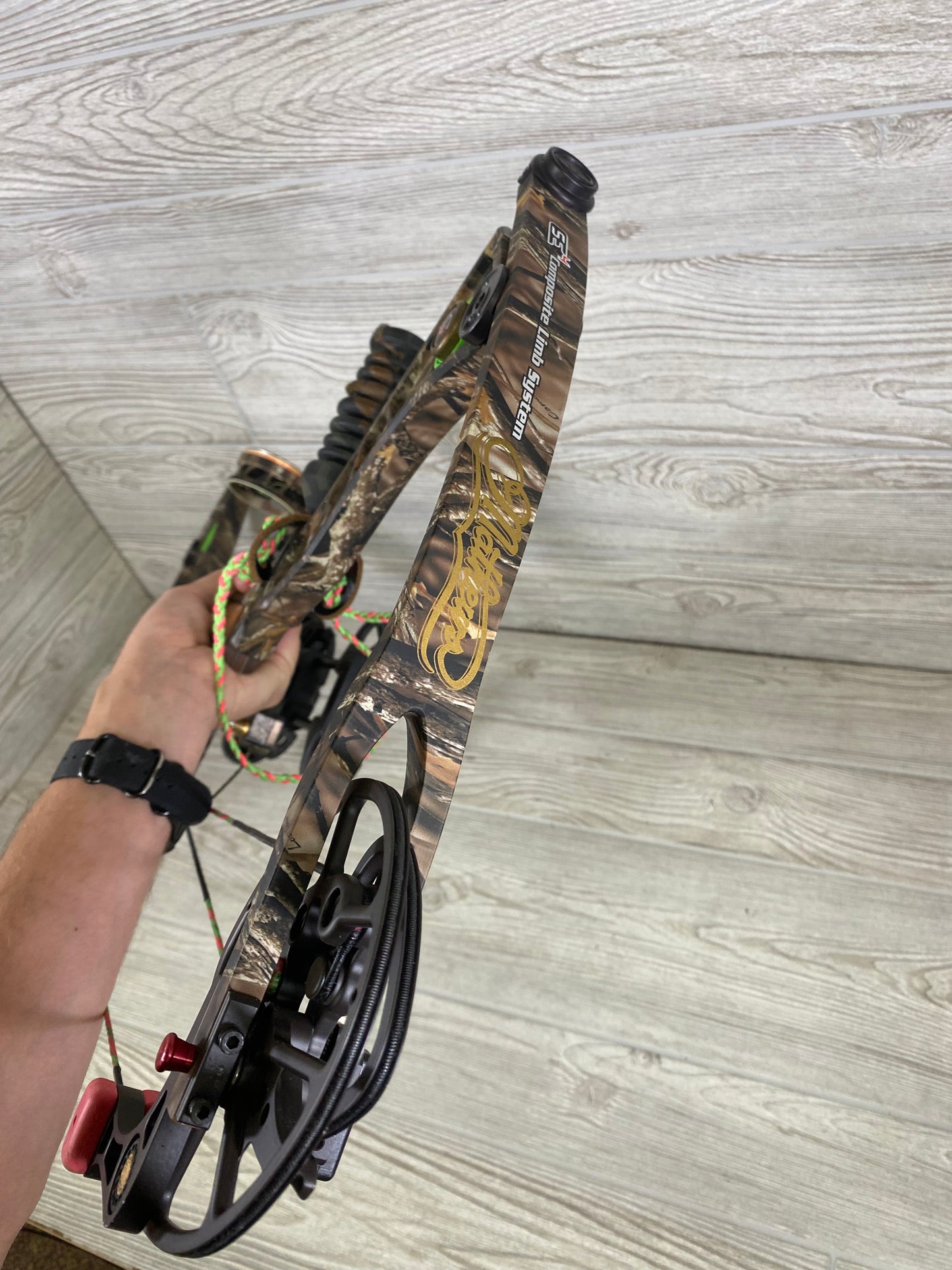 Used Mathews Reezen 7.0 Left Handed 70# 27.5"