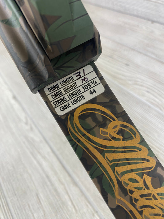 Used Mathews Conquest Light 31" 70lb Right Handed Bow Package