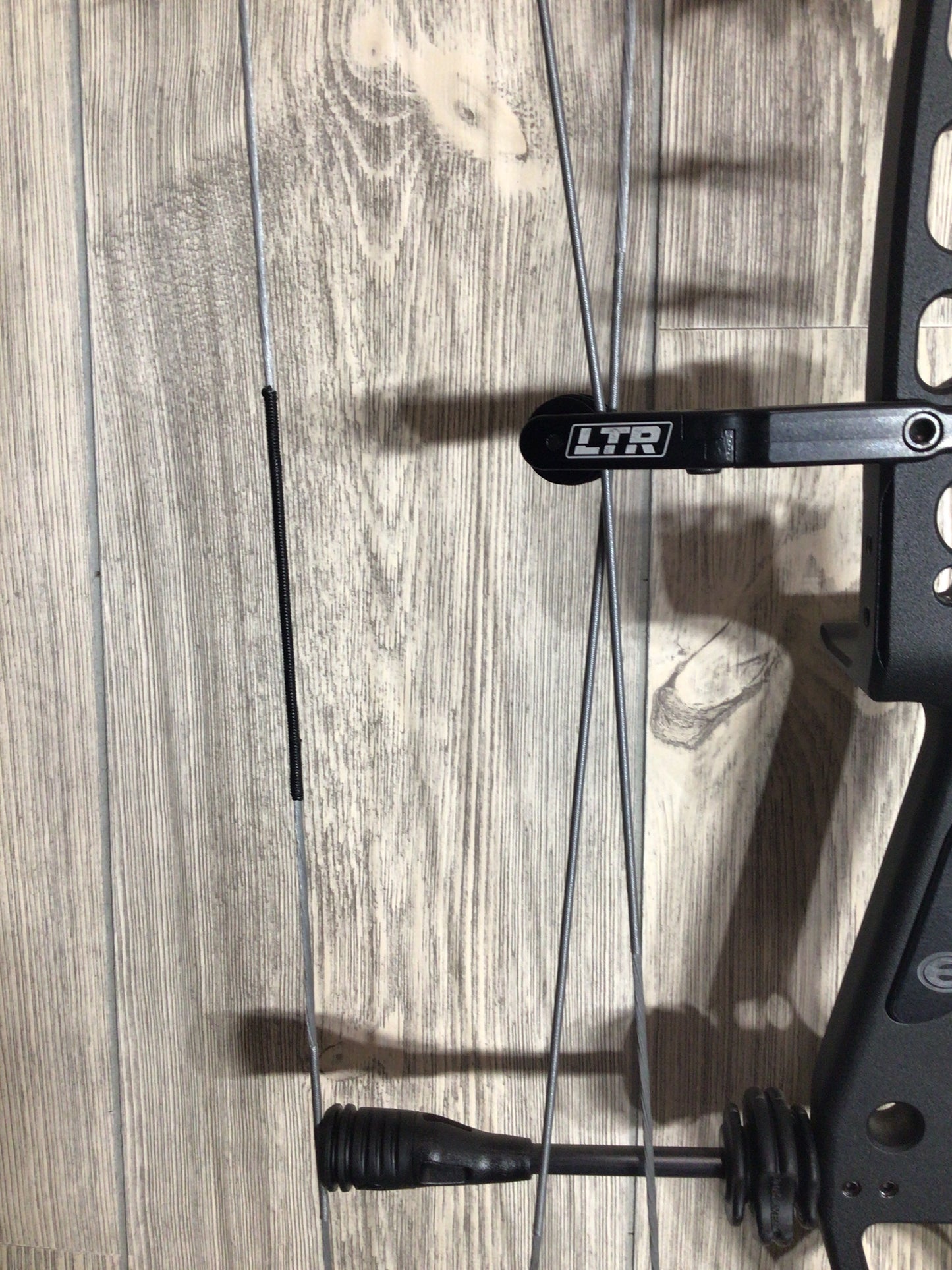 Used Elite HNTR33 Black RH Bow