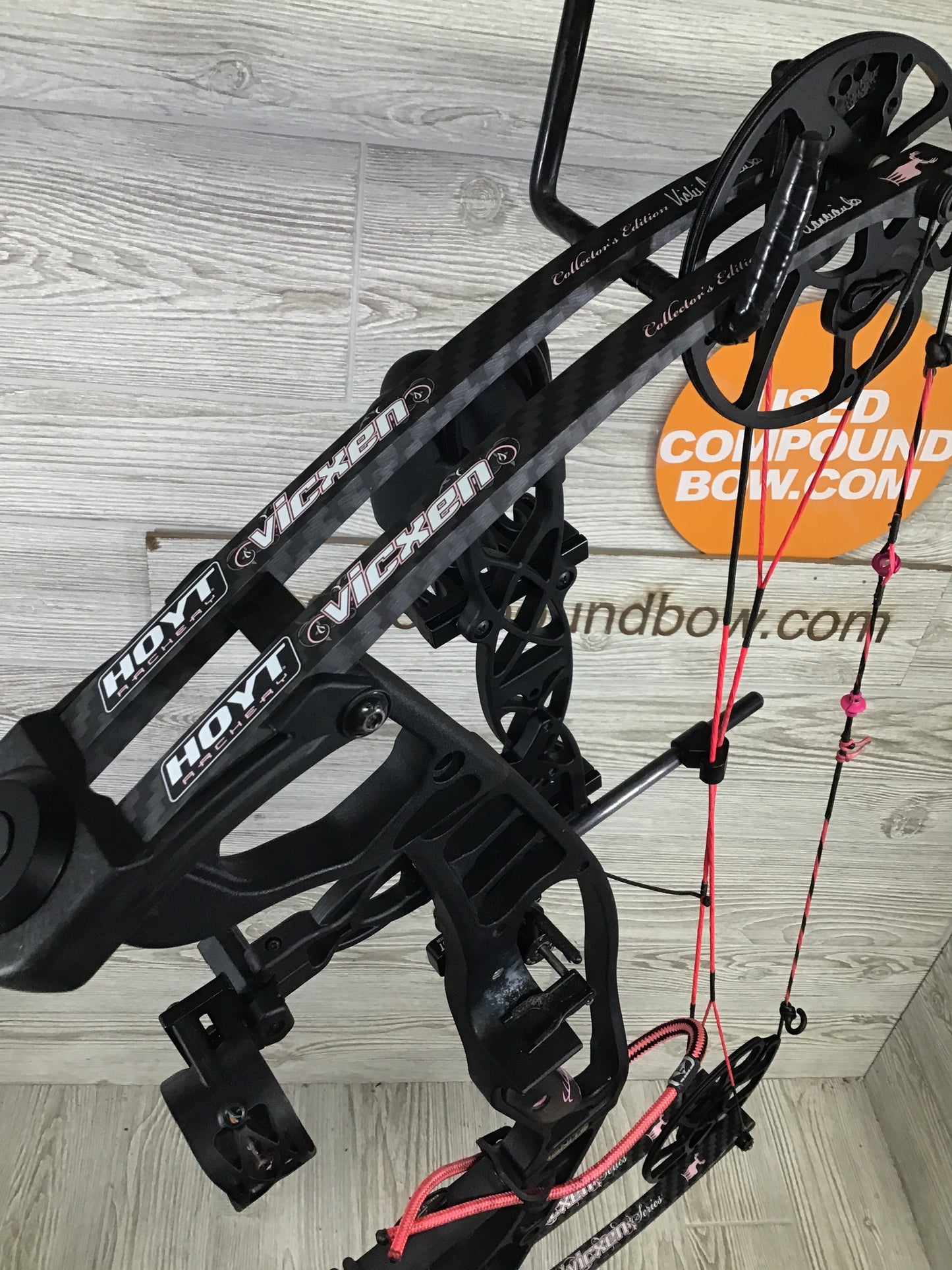 Used Hoyt Ignite Limited/Collectors Edition Vicxen RH RTH Package