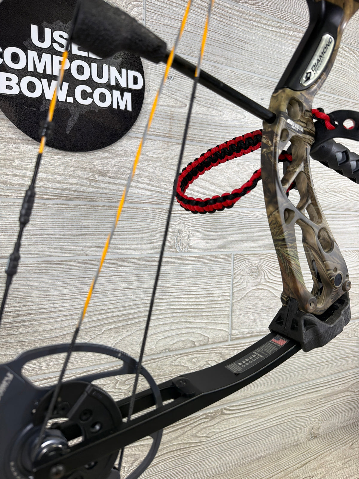 Used Diamond Edge 320 29" 70lb Camo Right Hand Bow Pkg