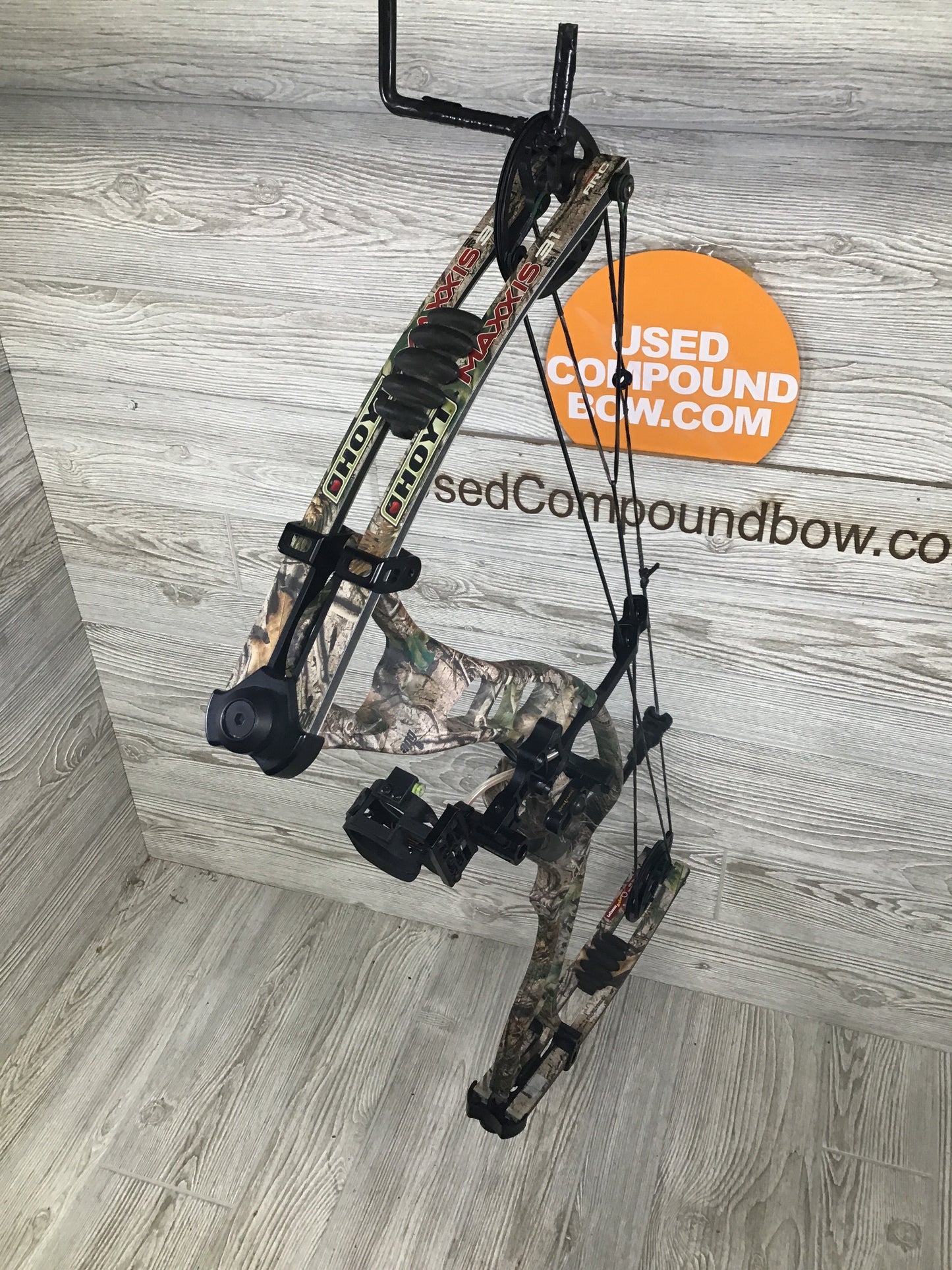 Used Hoyt Maxxis 60-70# Left Handed 27" Package