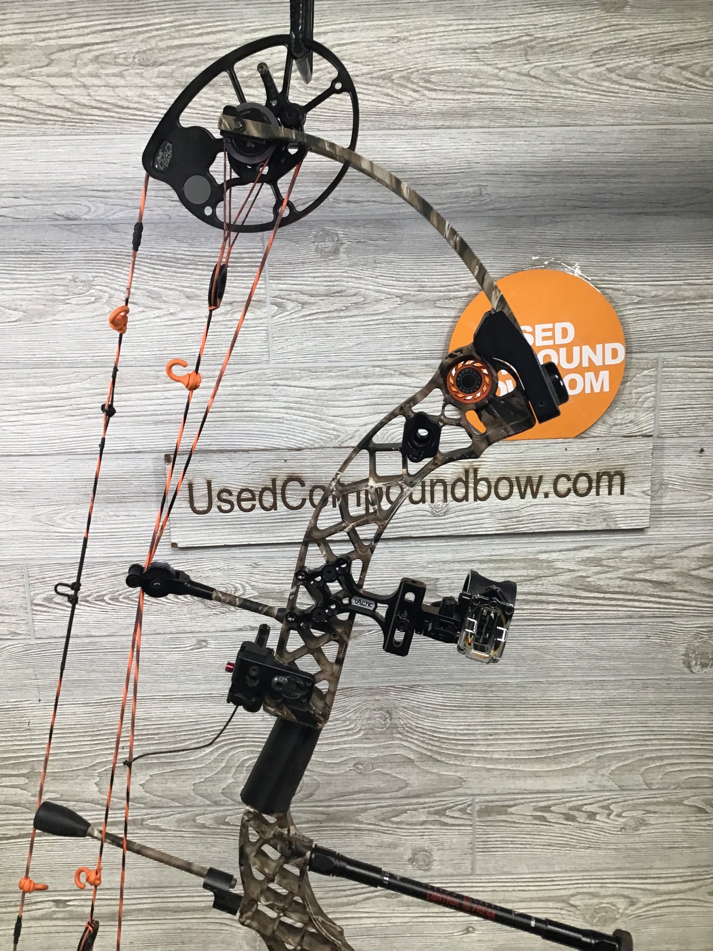 Used Mathews Chill 28/70 lost camo Package Right Handed