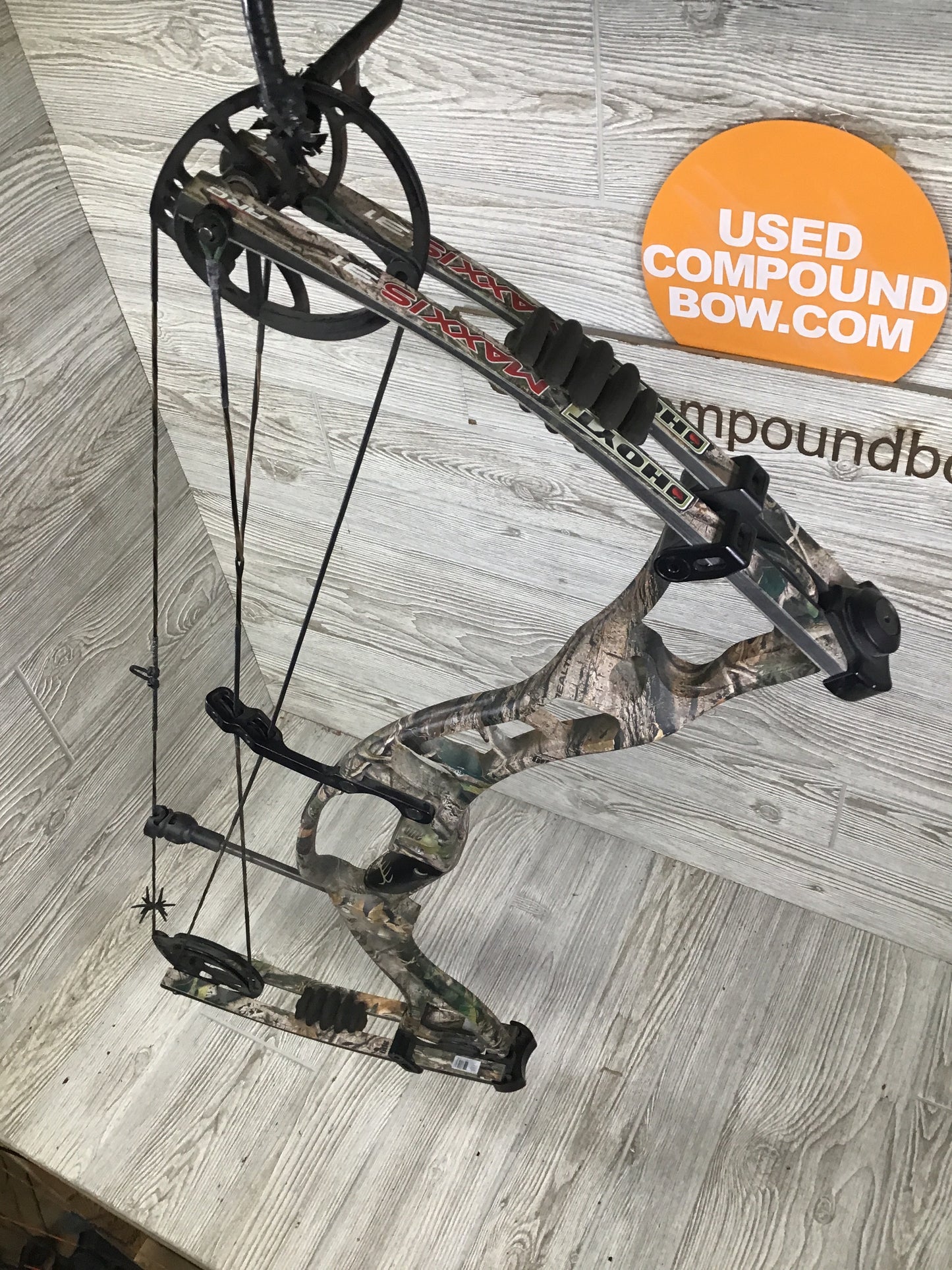 Used Hoyt Maxxis 31 50-60# 29" Right handed realtree bow